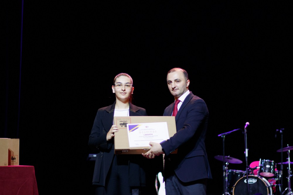 საგნობრივ ოლიმპიადასა და კონკურსებში გამარჯვებულების დაჯილდოება 