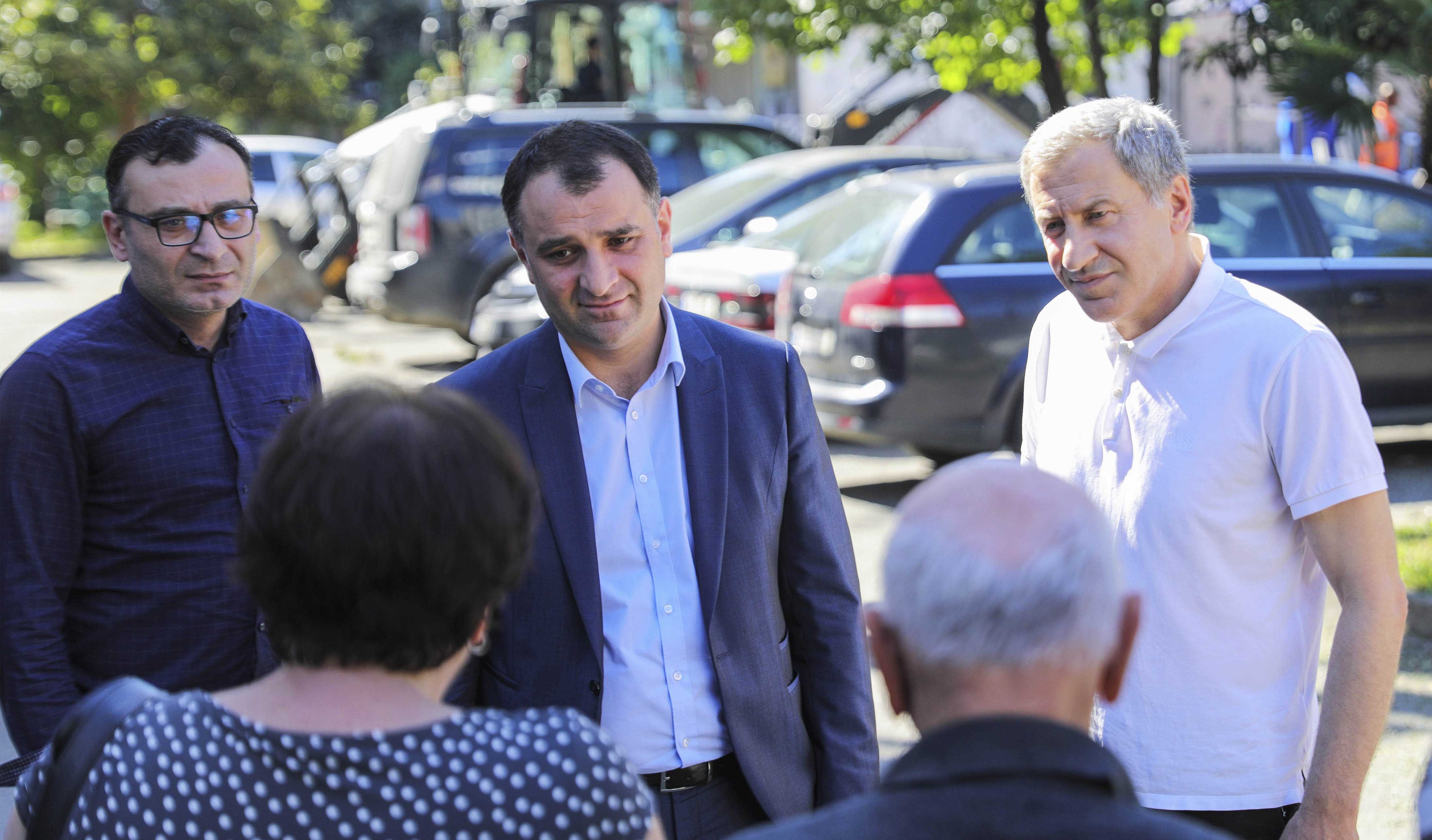 ტიტე აროშიძემ ახალი სკვერის მოწყობის სამუშაოები დაათვალიერა