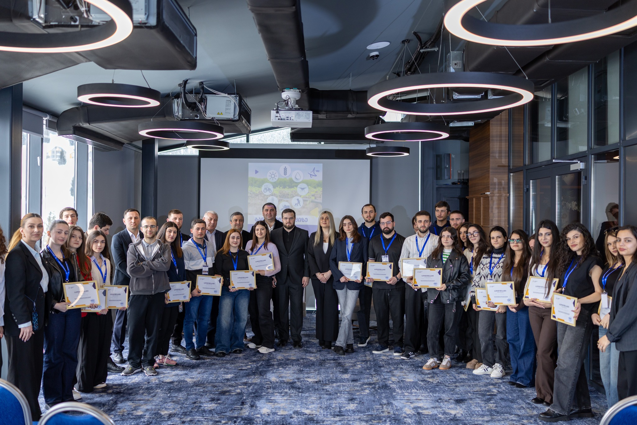 ფრიდონ ფუტკარაძე ახალგაზრდობის რეგიონული ცენტრის შემაჯამებელ ღონისძიებას დაესწრო