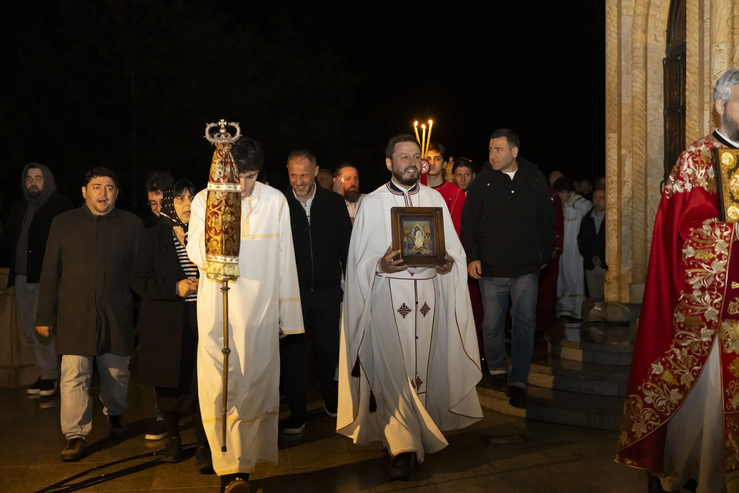 აჭარის უმაღლესი საბჭოსა და მთავრობის თავმჯდომარეები - ცოტნე ანანიძე და სულხან თამაზაშვილი სააღდგომო ლიტურგიას დაესწრნენ