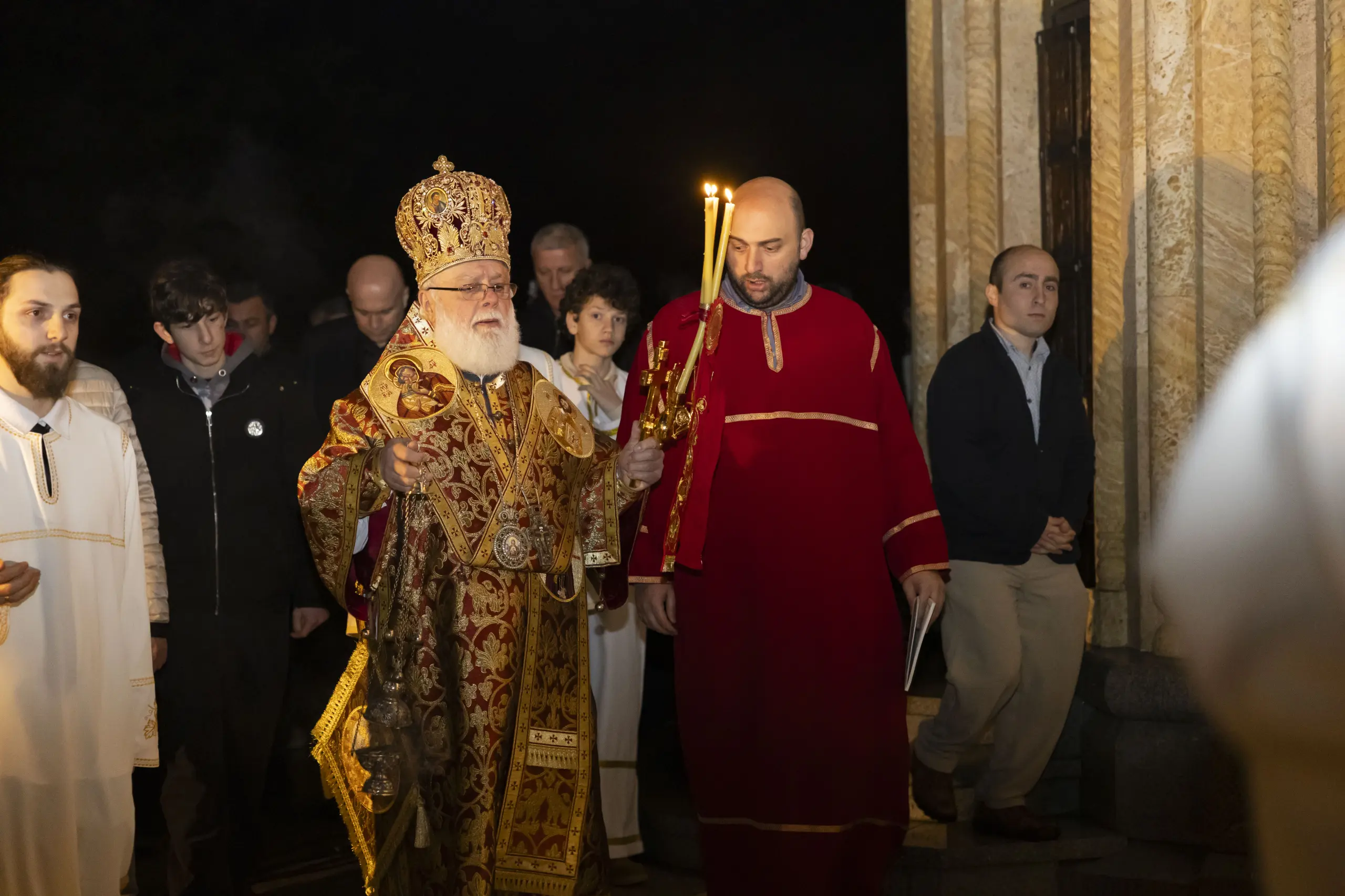 აჭარის უმაღლესი საბჭოსა და მთავრობის თავმჯდომარეები - ცოტნე ანანიძე და სულხან თამაზაშვილი სააღდგომო ლიტურგიას დაესწრნენ