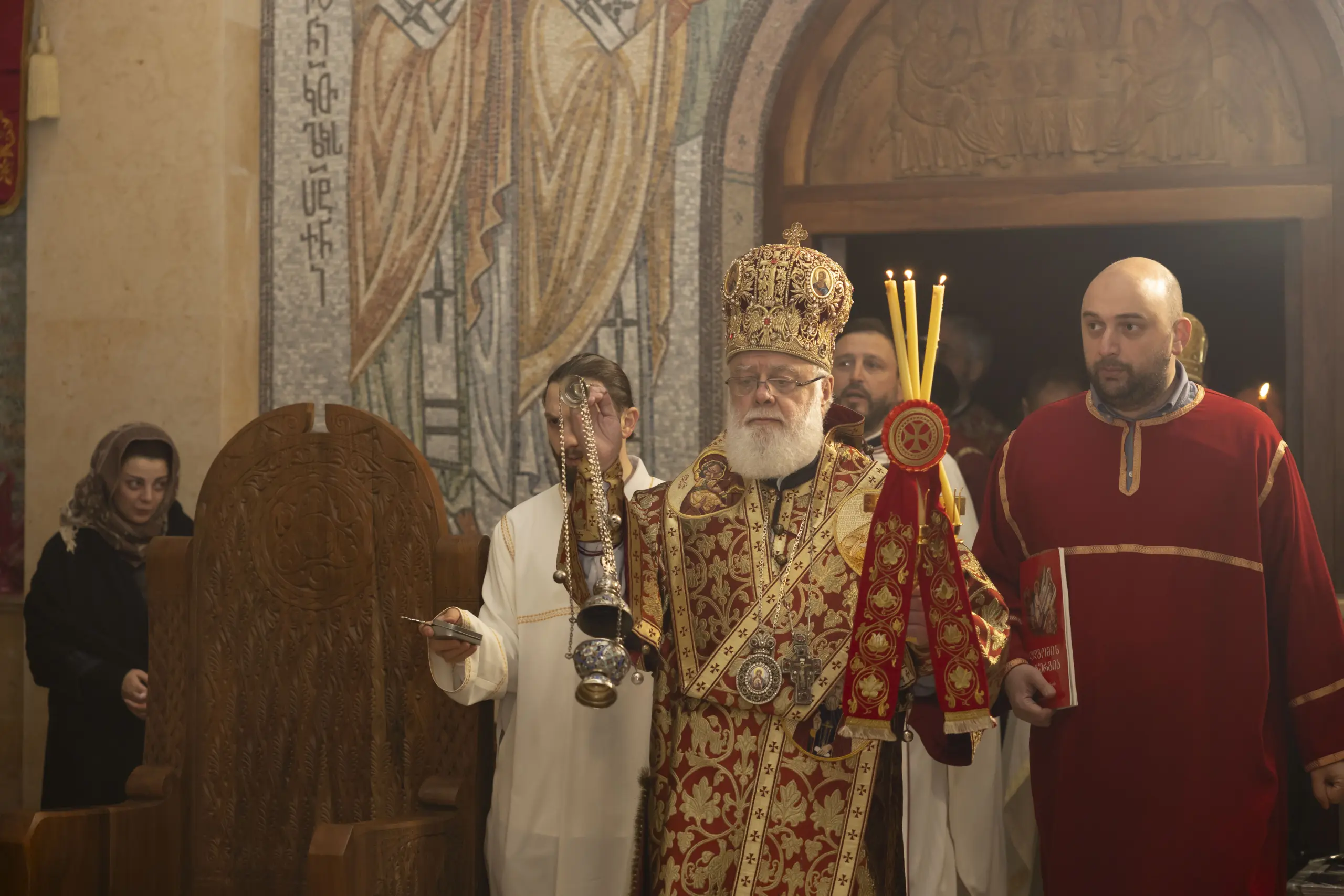 აჭარის უმაღლესი საბჭოსა და მთავრობის თავმჯდომარეები - ცოტნე ანანიძე და სულხან თამაზაშვილი სააღდგომო ლიტურგიას დაესწრნენ