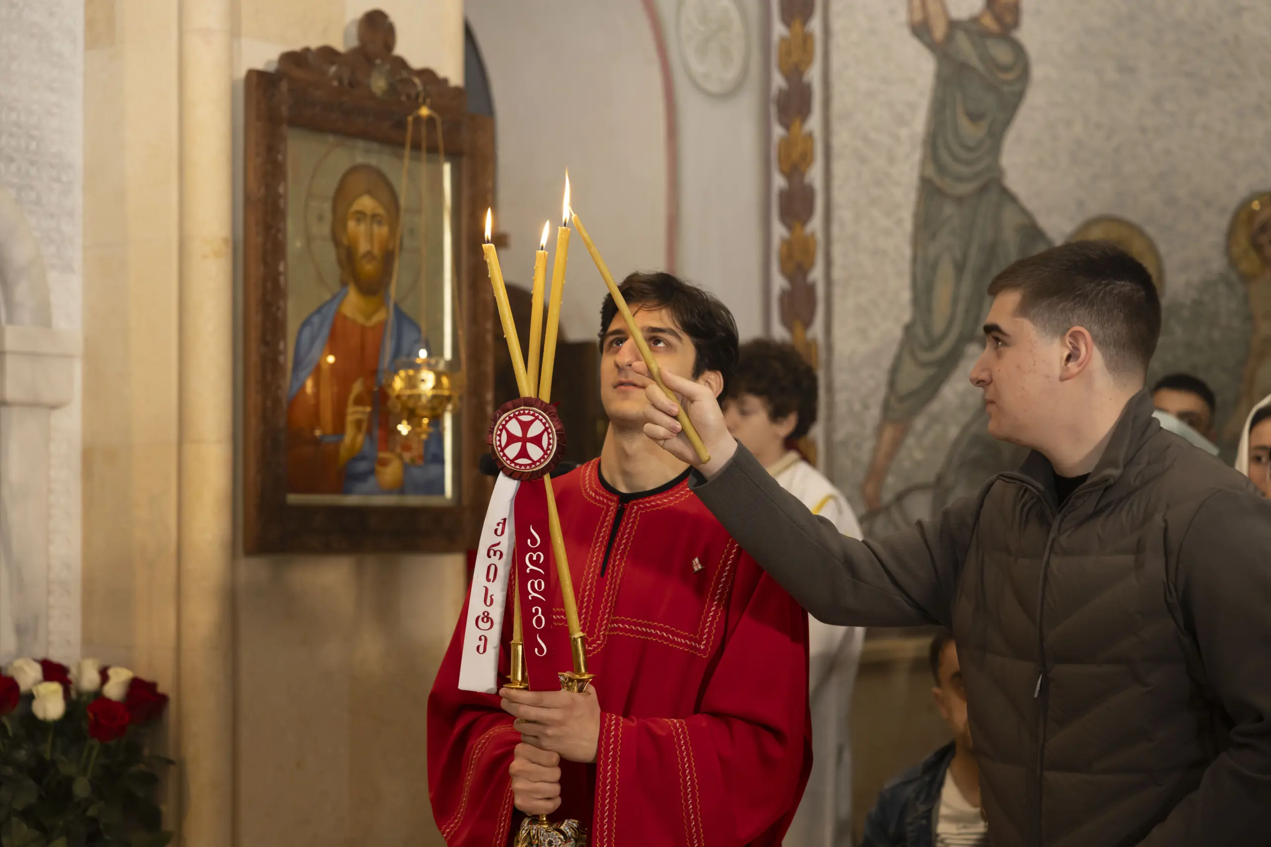 აჭარის უმაღლესი საბჭოსა და მთავრობის თავმჯდომარეები - ცოტნე ანანიძე და სულხან თამაზაშვილი სააღდგომო ლიტურგიას დაესწრნენ