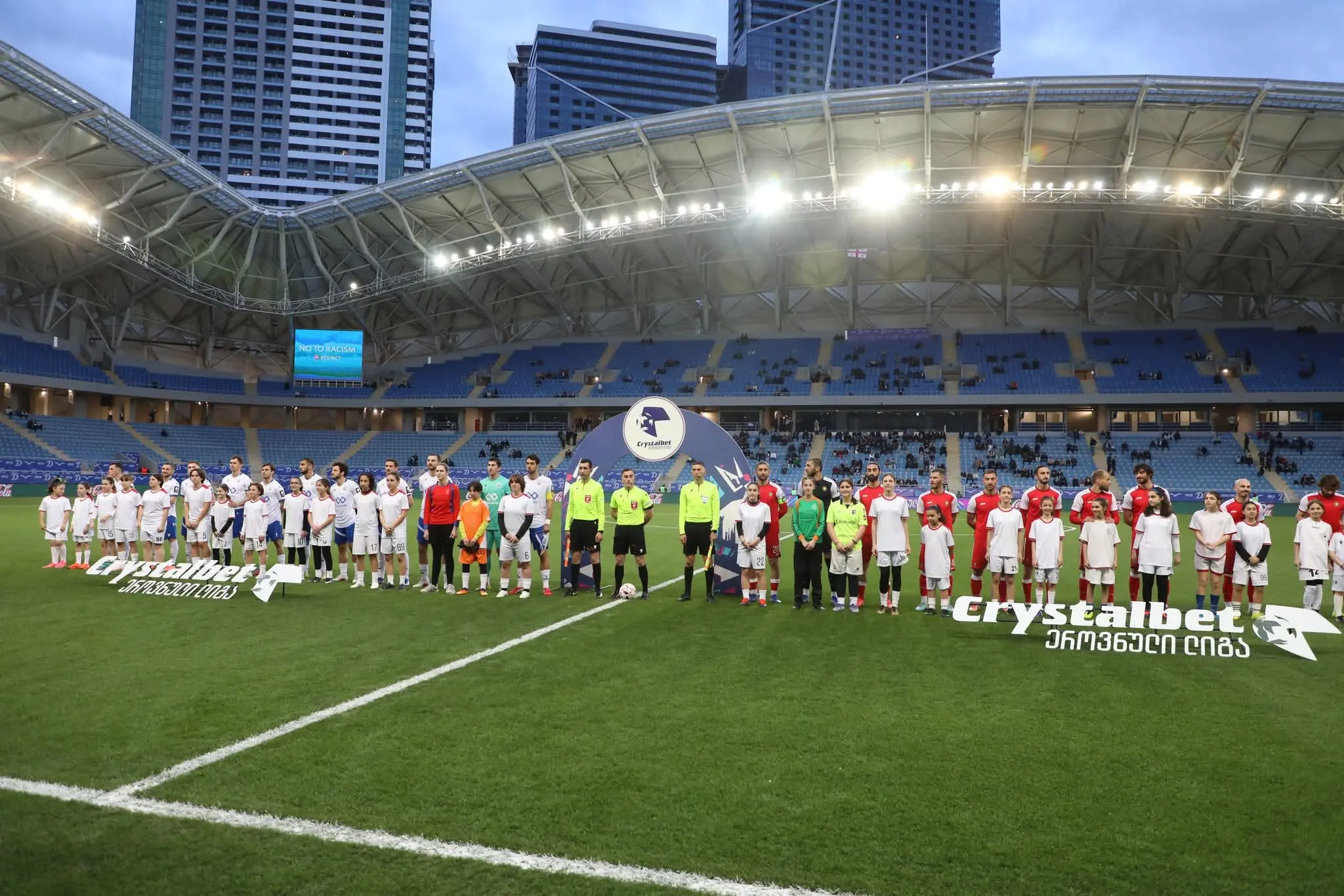 აჭარის უმაღლესი საბჭოსა და მთავრობის თავმჯდომარეები - ცოტნე ანანიძე და სულხან თამაზაშვილი, უმაღლესი საბჭოს წევრებთან ერთად, საფეხბურთო კლუბ „დინამო ბათუმის“ თამაშს დაესწრნენ