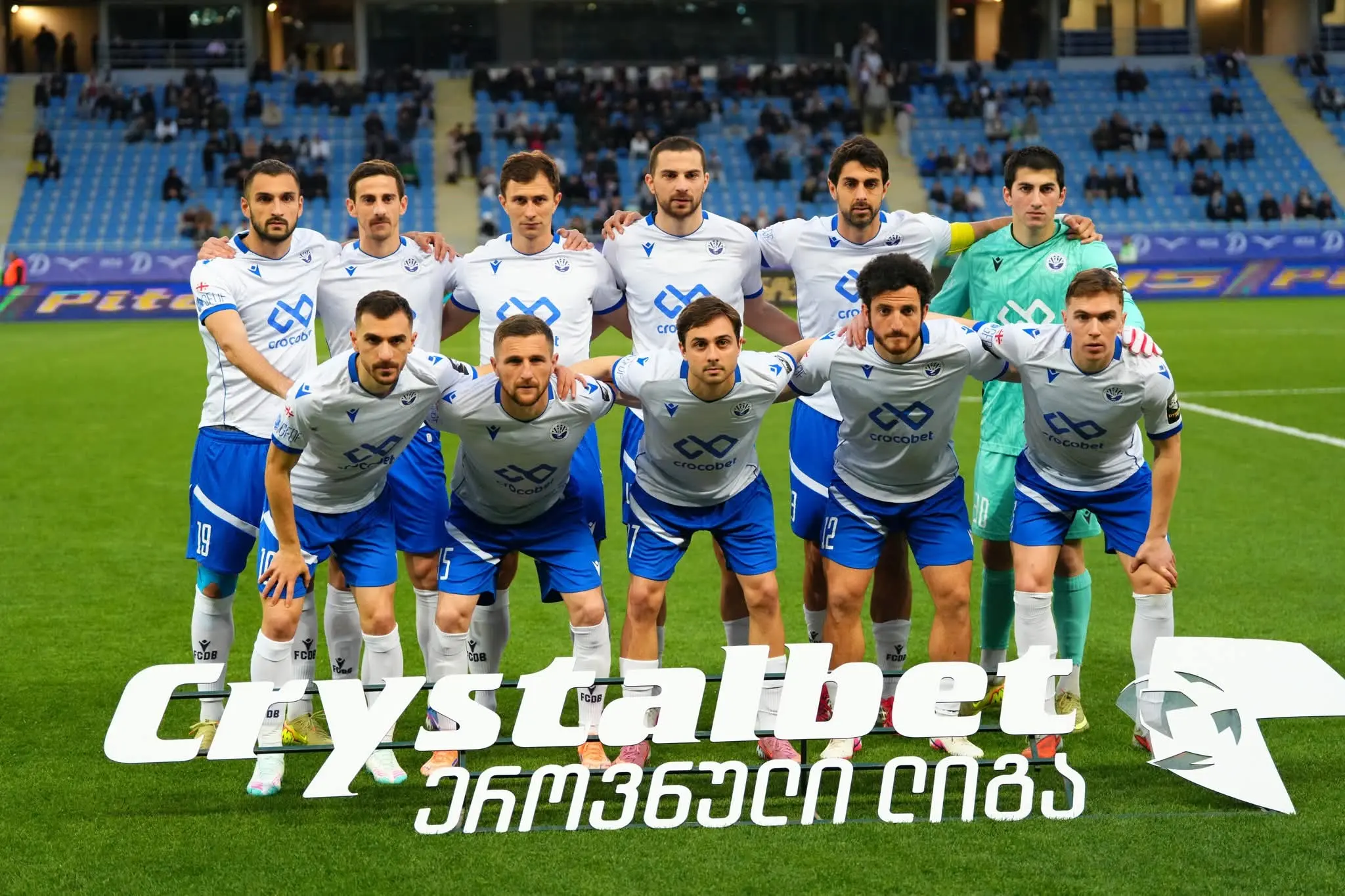 აჭარის უმაღლესი საბჭოსა და მთავრობის თავმჯდომარეები - ცოტნე ანანიძე და სულხან თამაზაშვილი, უმაღლესი საბჭოს წევრებთან ერთად, საფეხბურთო კლუბ „დინამო ბათუმის“ თამაშს დაესწრნენ