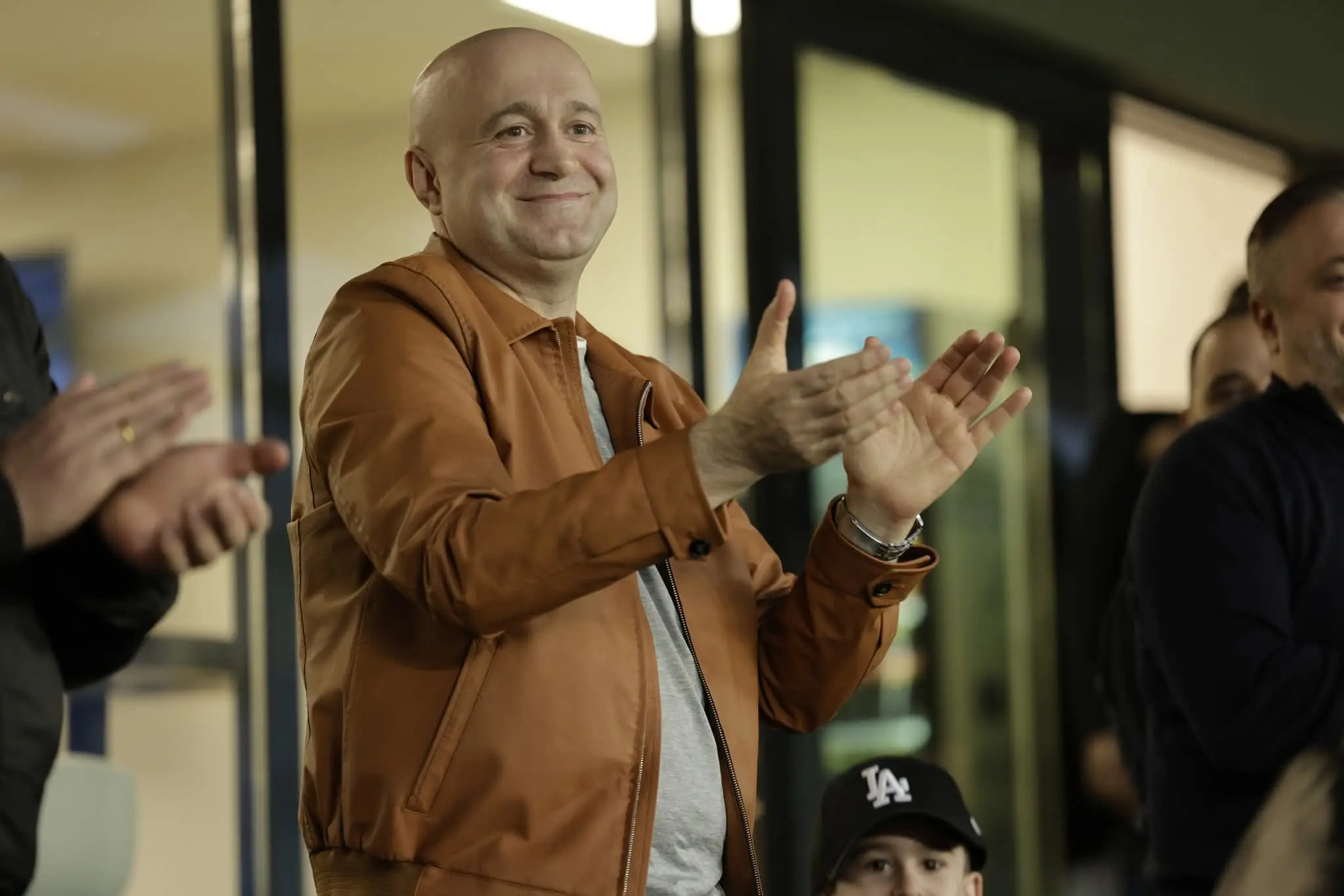 აჭარის უმაღლესი საბჭოსა და მთავრობის თავმჯდომარეები - ცოტნე ანანიძე და სულხან თამაზაშვილი, უმაღლესი საბჭოს წევრებთან ერთად, საფეხბურთო კლუბ „დინამო ბათუმის“ თამაშს დაესწრნენ