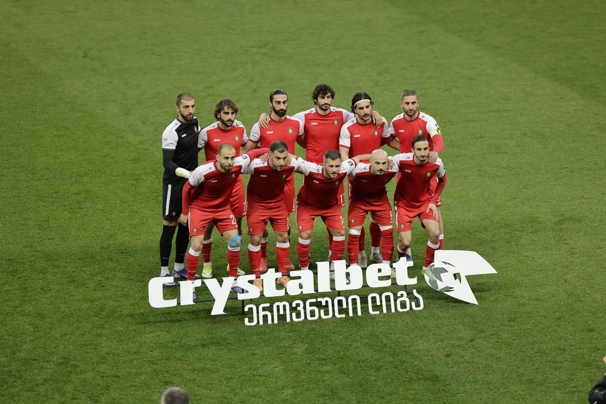 აჭარის უმაღლესი საბჭოსა და მთავრობის თავმჯდომარეები - ცოტნე ანანიძე და სულხან თამაზაშვილი, უმაღლესი საბჭოს წევრებთან ერთად, საფეხბურთო კლუბ „დინამო ბათუმის“ თამაშს დაესწრნენ