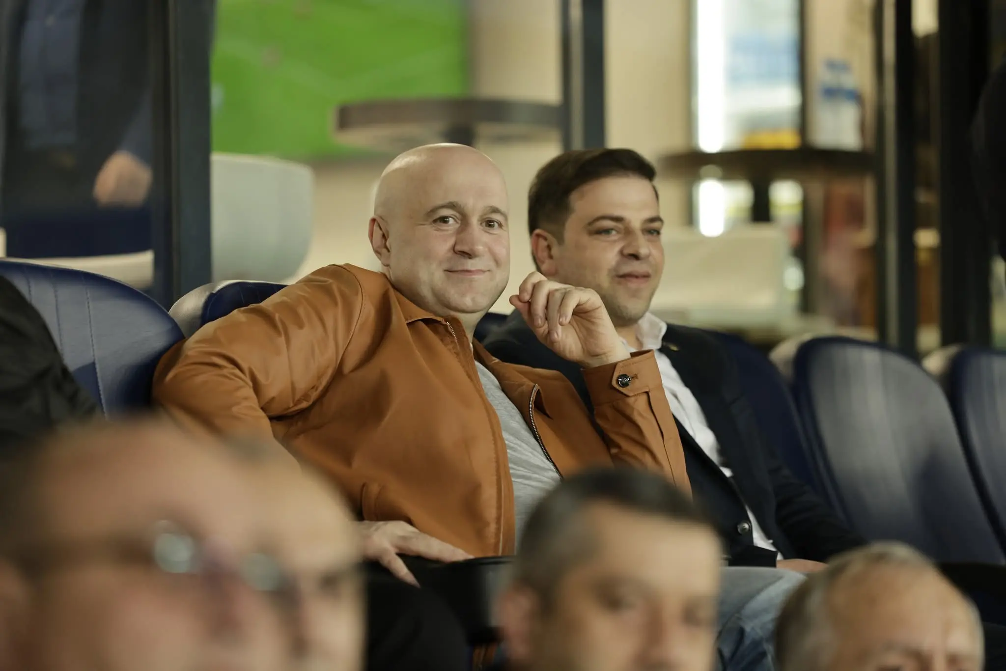 აჭარის უმაღლესი საბჭოსა და მთავრობის თავმჯდომარეები - ცოტნე ანანიძე და სულხან თამაზაშვილი, უმაღლესი საბჭოს წევრებთან ერთად, საფეხბურთო კლუბ „დინამო ბათუმის“ თამაშს დაესწრნენ