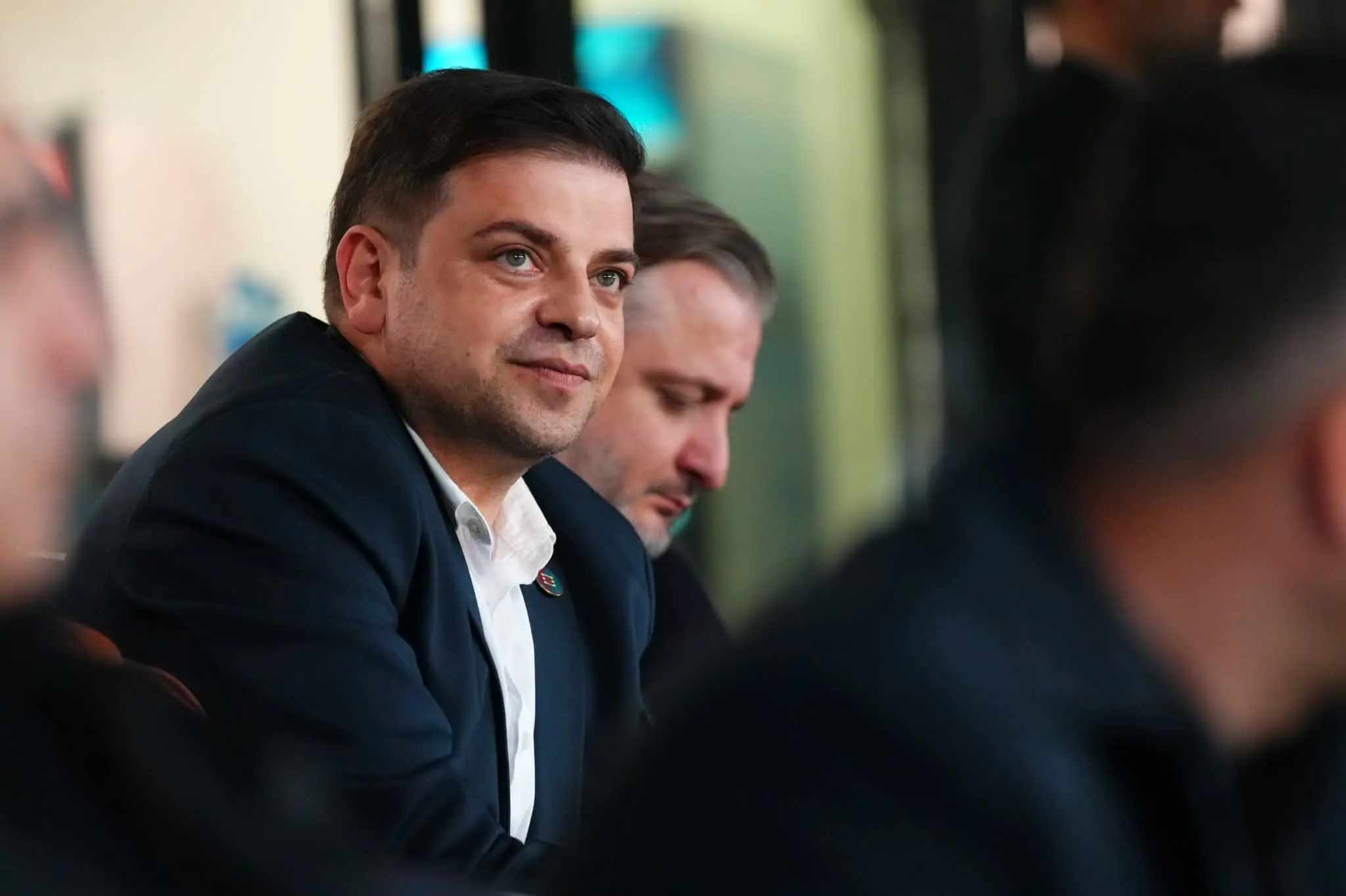 აჭარის უმაღლესი საბჭოსა და მთავრობის თავმჯდომარეები - ცოტნე ანანიძე და სულხან თამაზაშვილი, უმაღლესი საბჭოს წევრებთან ერთად, საფეხბურთო კლუბ „დინამო ბათუმის“ თამაშს დაესწრნენ