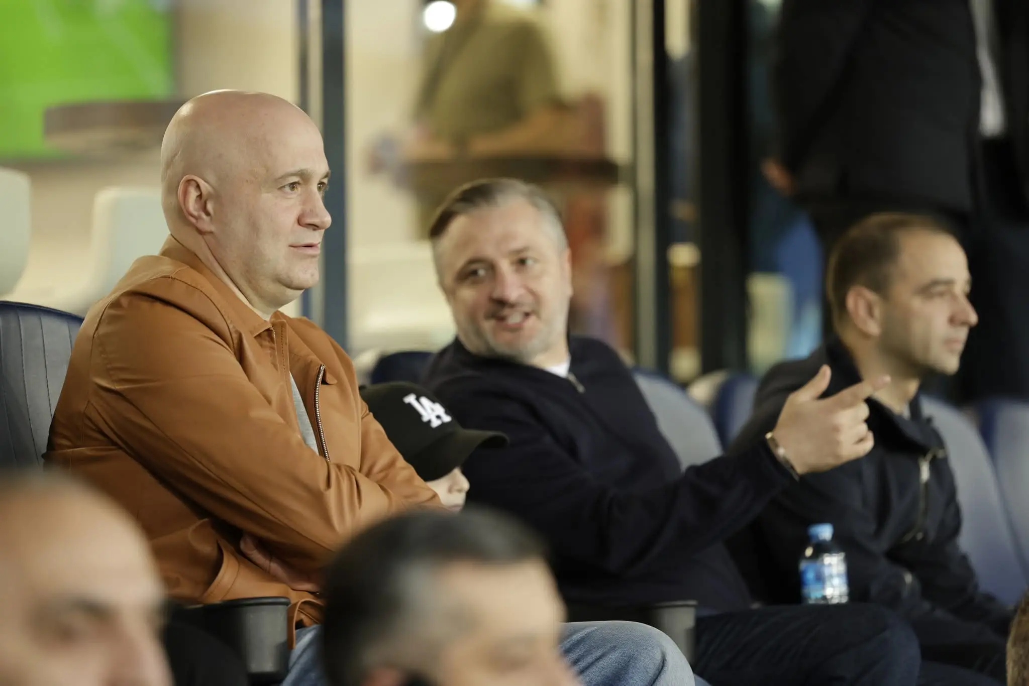 აჭარის უმაღლესი საბჭოსა და მთავრობის თავმჯდომარეები - ცოტნე ანანიძე და სულხან თამაზაშვილი, უმაღლესი საბჭოს წევრებთან ერთად, საფეხბურთო კლუბ „დინამო ბათუმის“ თამაშს დაესწრნენ