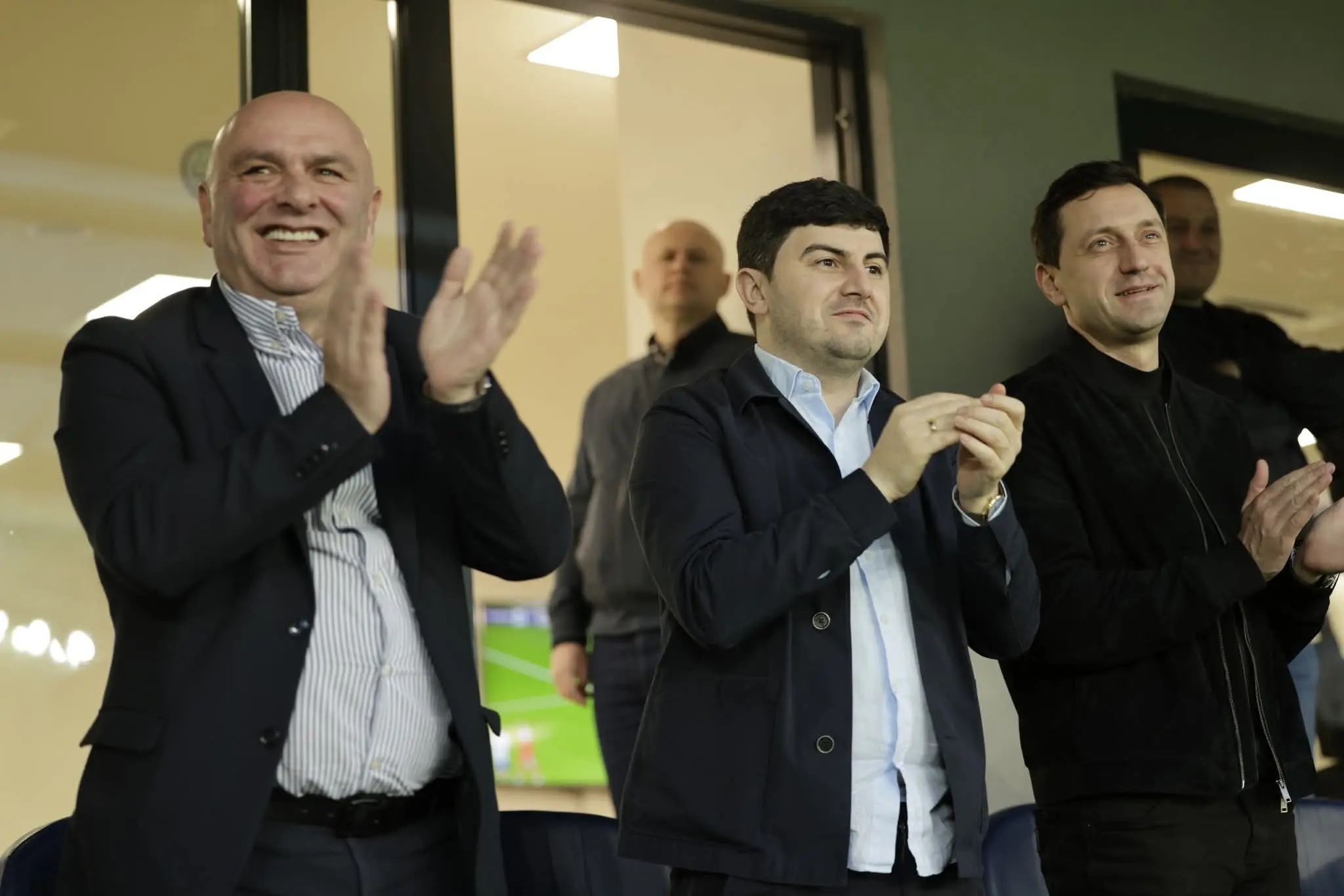 აჭარის უმაღლესი საბჭოსა და მთავრობის თავმჯდომარეები - ცოტნე ანანიძე და სულხან თამაზაშვილი, უმაღლესი საბჭოს წევრებთან ერთად, საფეხბურთო კლუბ „დინამო ბათუმის“ თამაშს დაესწრნენ