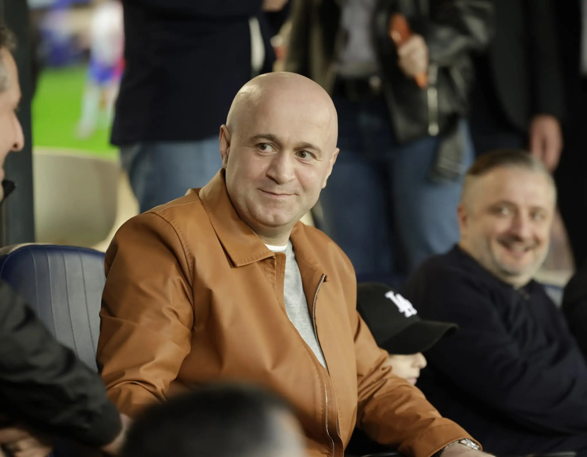 აჭარის უმაღლესი საბჭოსა და მთავრობის თავმჯდომარეები - ცოტნე ანანიძე და სულხან თამაზაშვილი, უმაღლესი საბჭოს წევრებთან ერთად, საფეხბურთო კლუბ „დინამო ბათუმის“ თამაშს დაესწრნენ