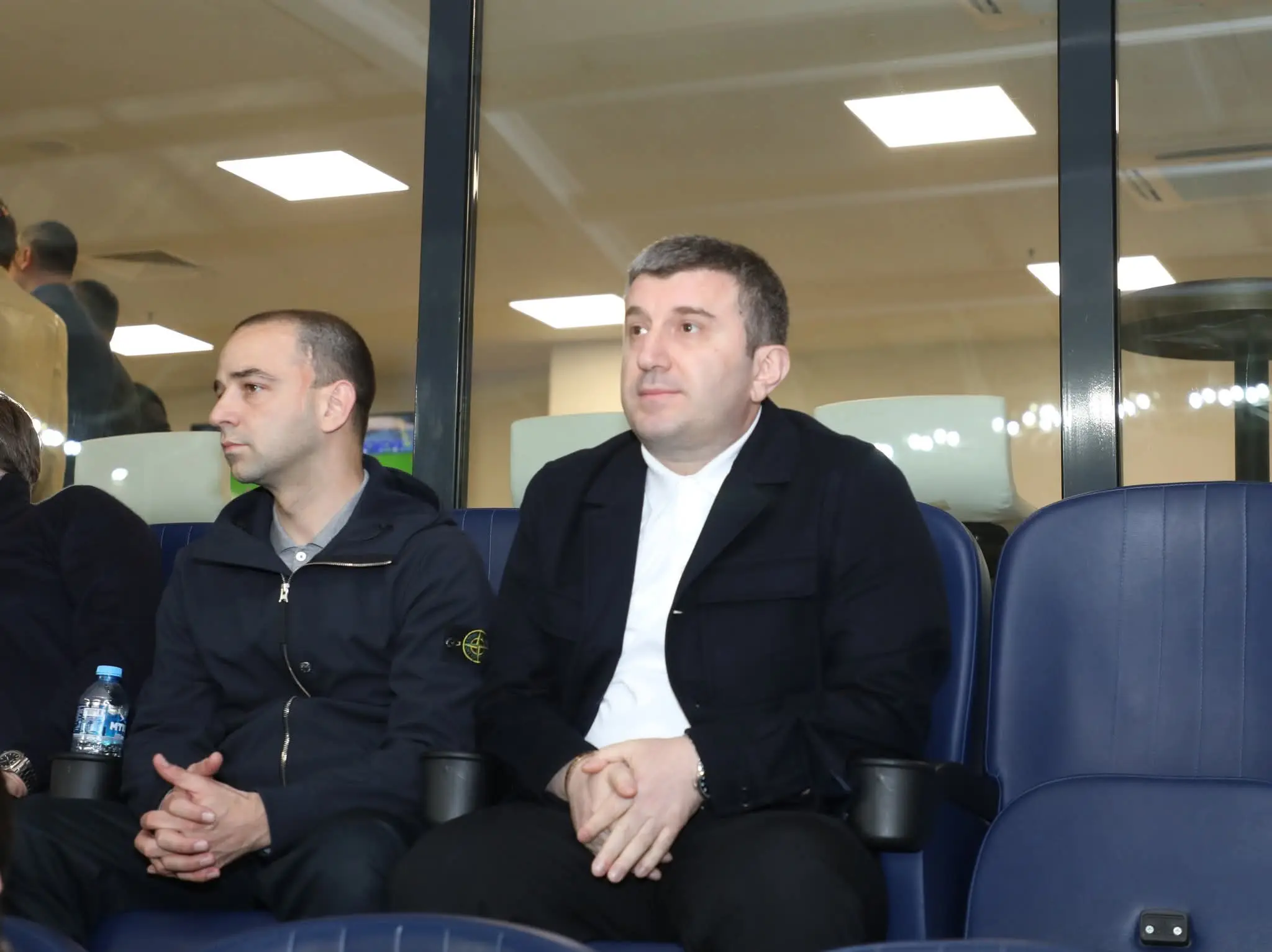 აჭარის უმაღლესი საბჭოსა და მთავრობის თავმჯდომარეები - ცოტნე ანანიძე და სულხან თამაზაშვილი, უმაღლესი საბჭოს წევრებთან ერთად, საფეხბურთო კლუბ „დინამო ბათუმის“ თამაშს დაესწრნენ