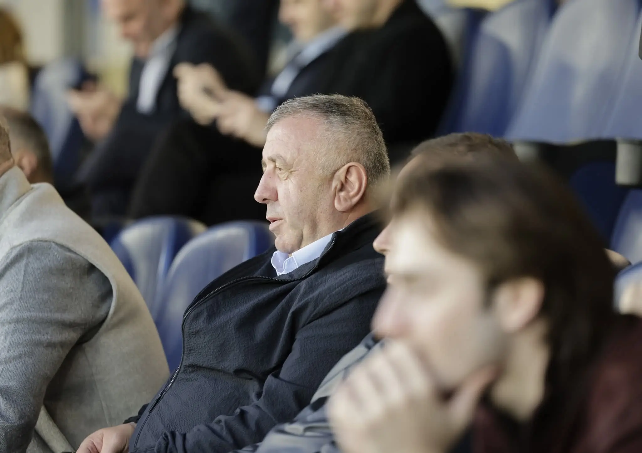 აჭარის უმაღლესი საბჭოსა და მთავრობის თავმჯდომარეები - ცოტნე ანანიძე და სულხან თამაზაშვილი, უმაღლესი საბჭოს წევრებთან ერთად, საფეხბურთო კლუბ „დინამო ბათუმის“ თამაშს დაესწრნენ