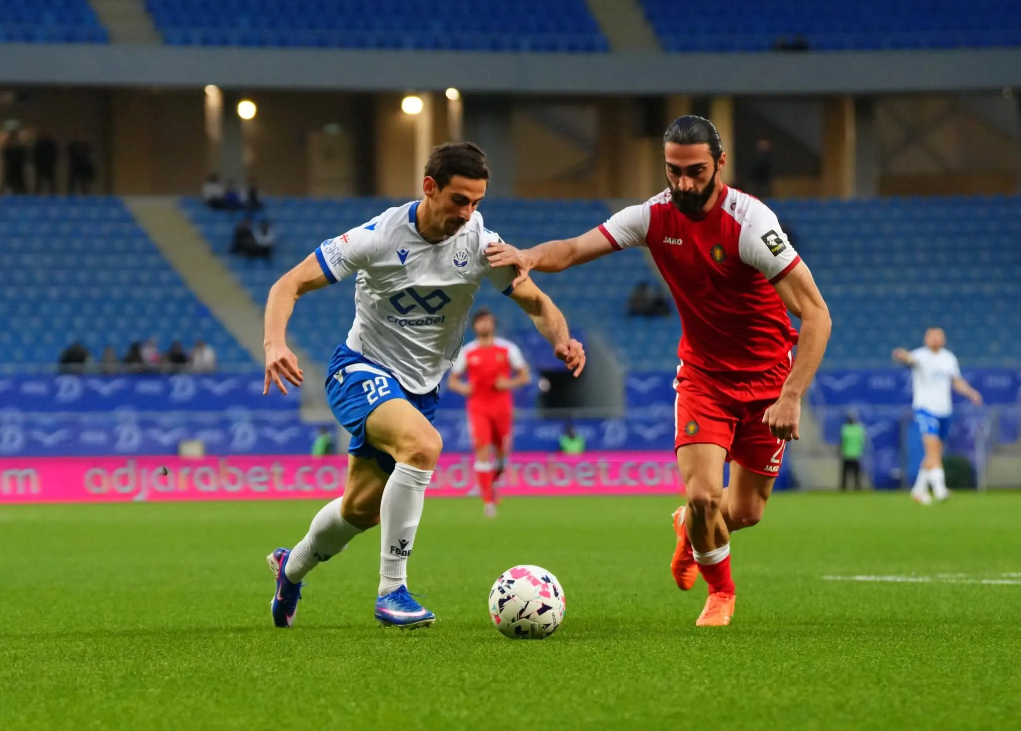 აჭარის უმაღლესი საბჭოსა და მთავრობის თავმჯდომარეები - ცოტნე ანანიძე და სულხან თამაზაშვილი, უმაღლესი საბჭოს წევრებთან ერთად, საფეხბურთო კლუბ „დინამო ბათუმის“ თამაშს დაესწრნენ