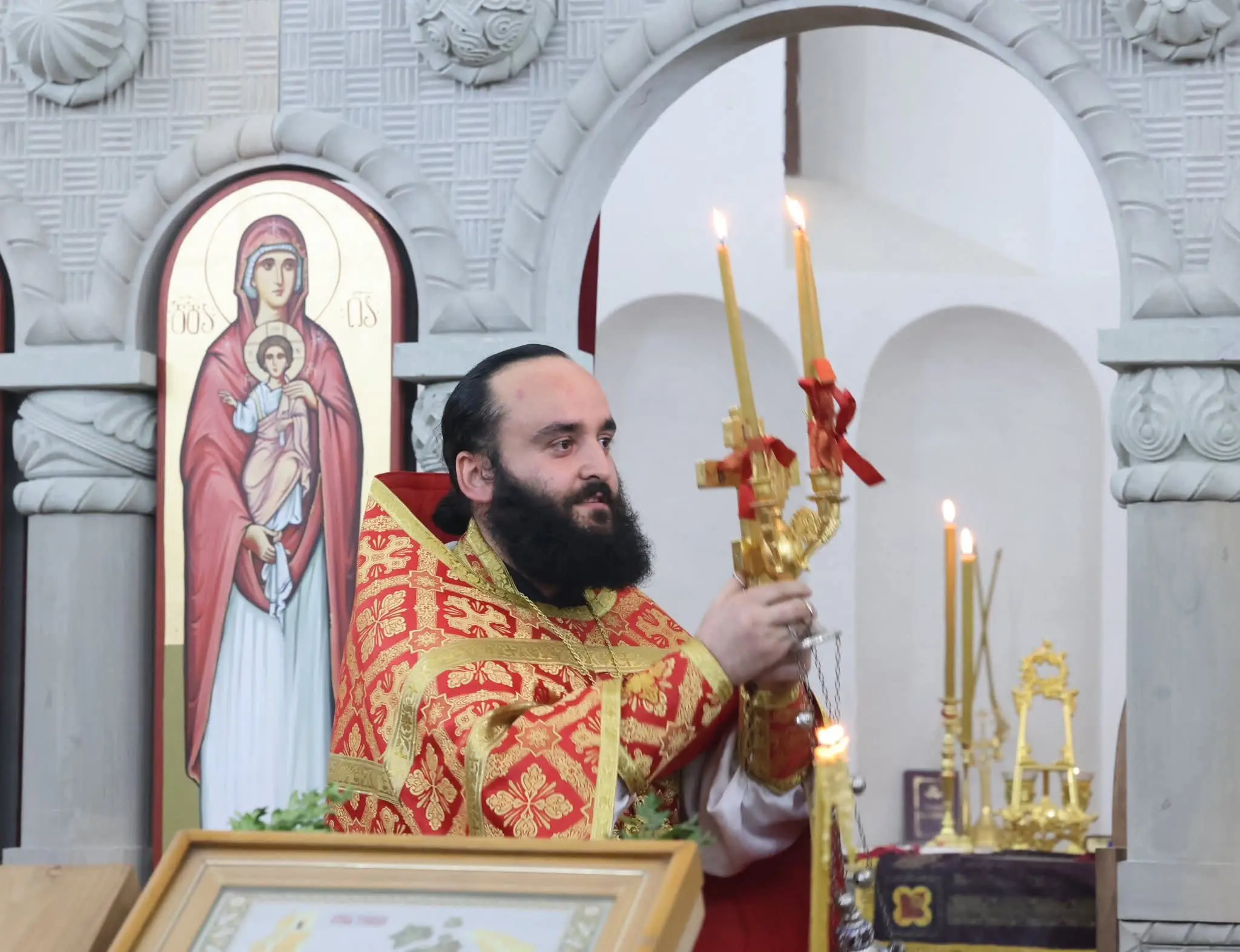 აჭარის უმაღლესი საბჭოსა და მთავრობის თავმჯდომარეები - ცოტნე ანანიძე და სულხან თამაზაშვილი სააღდგომო ლიტურგიას დაესწრნენ