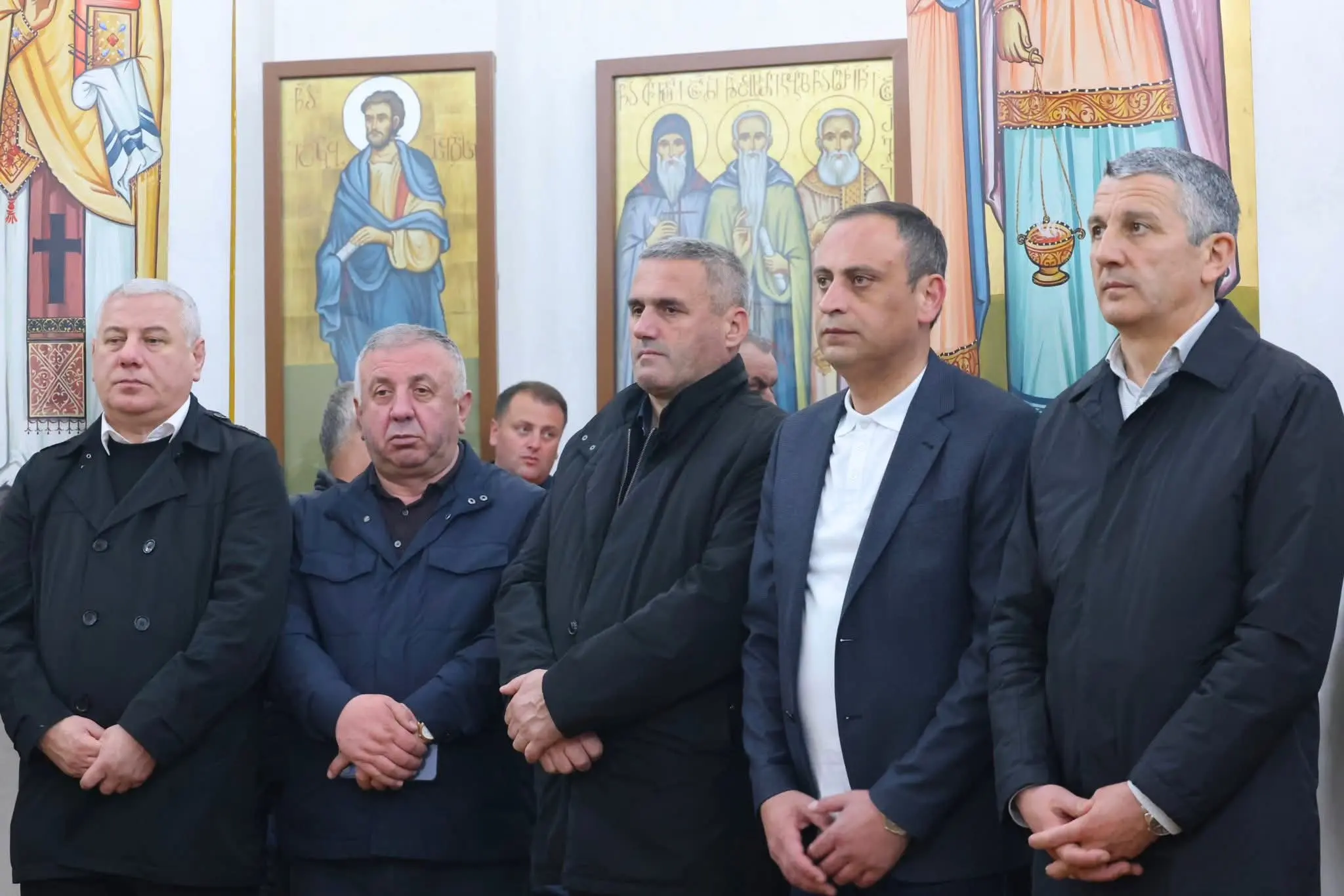 აჭარის უმაღლესი საბჭოსა და მთავრობის თავმჯდომარეები - ცოტნე ანანიძე და სულხან თამაზაშვილი სააღდგომო ლიტურგიას დაესწრნენ