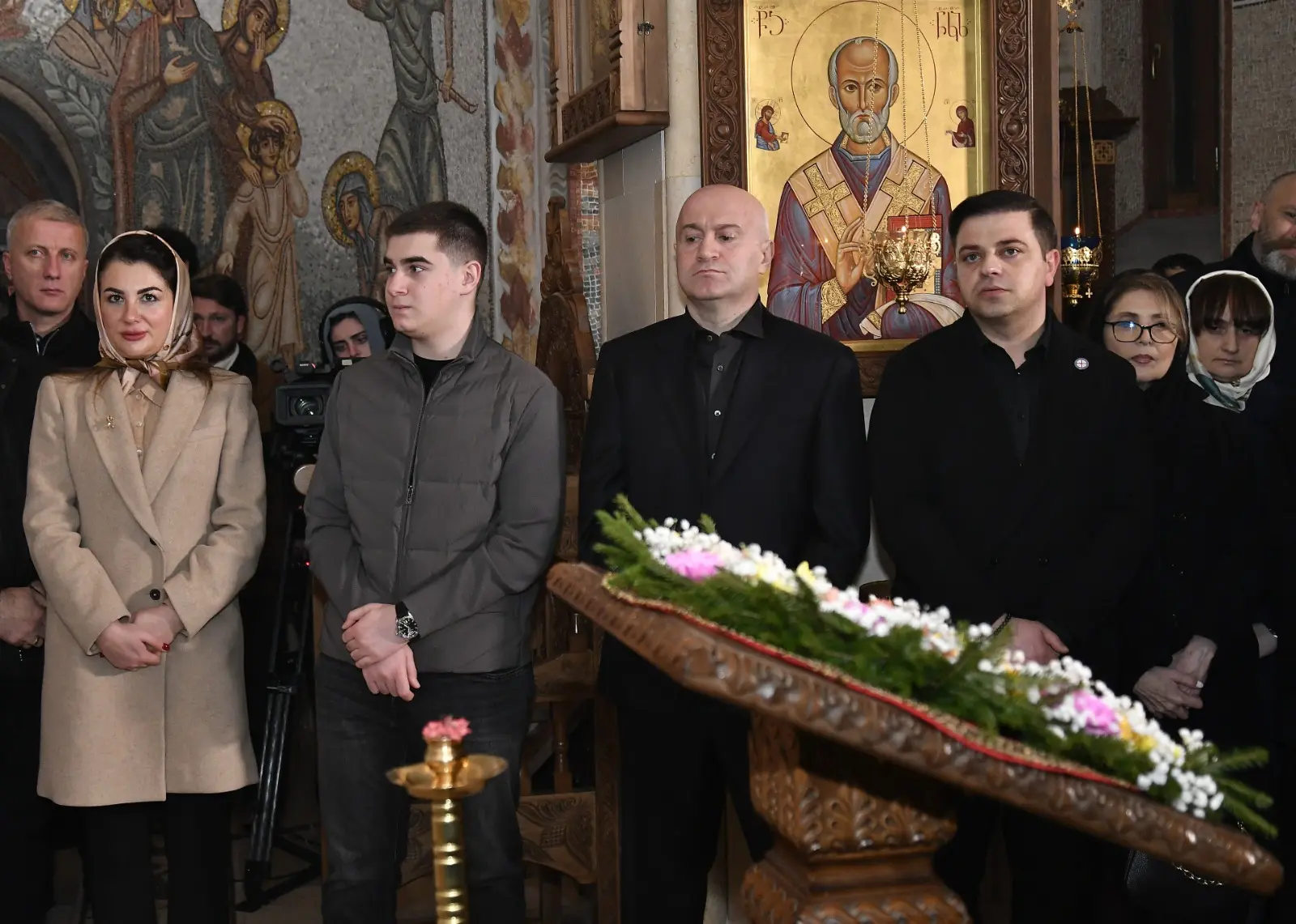 აჭარის უმაღლესი საბჭოსა და მთავრობის თავმჯდომარეები - ცოტნე ანანიძე და სულხან თამაზაშვილი სააღდგომო ლიტურგიას დაესწრნენ