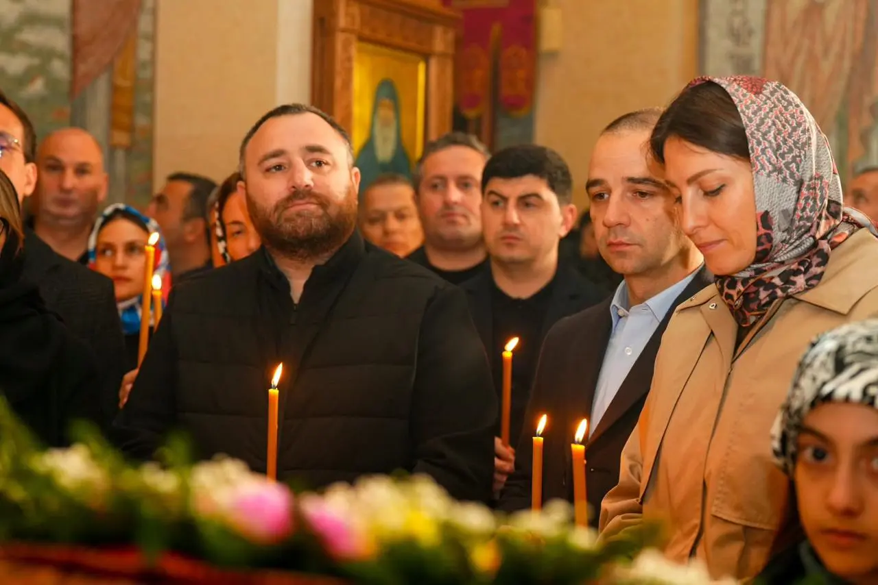 აჭარის უმაღლესი საბჭოსა და მთავრობის თავმჯდომარეები - ცოტნე ანანიძე და სულხან თამაზაშვილი სააღდგომო ლიტურგიას დაესწრნენ