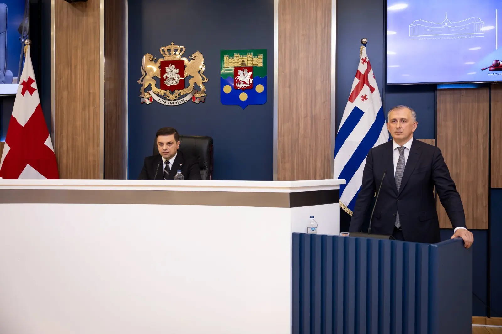 აჭარის უმაღლესმა საბჭომ, ავტონომიური რესპუბლიკის მთავრობის თავმჯდომარედ - ზურაბ პატარაძე და მთავრობის შემადგენლობა, 13 ხმით დაამტკიცა