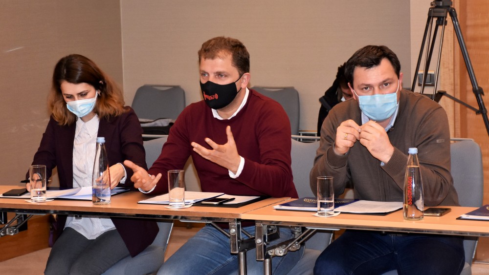 მედიასაშუალებების წარმომადგენელთა აკრედიტაციის წესის წარდგენა