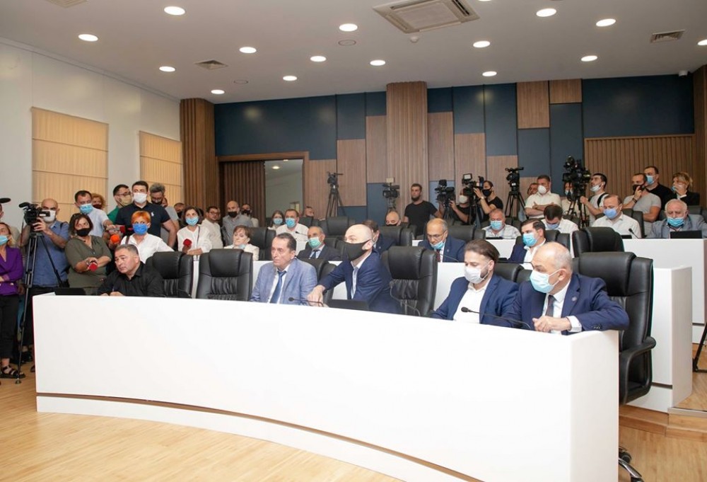 უმაღლეს საბჭოში მთავრობის თავმჯდომარეს მოუსმინეს