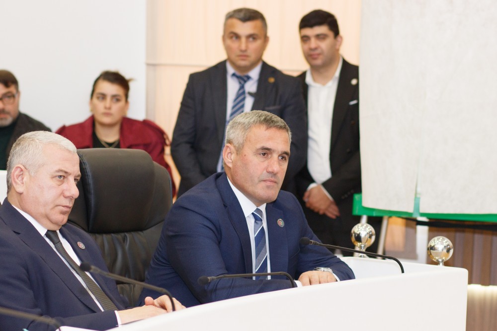 ახალარჩეული უმაღლესი საბჭოს პირველი სხდომა გაიმართა