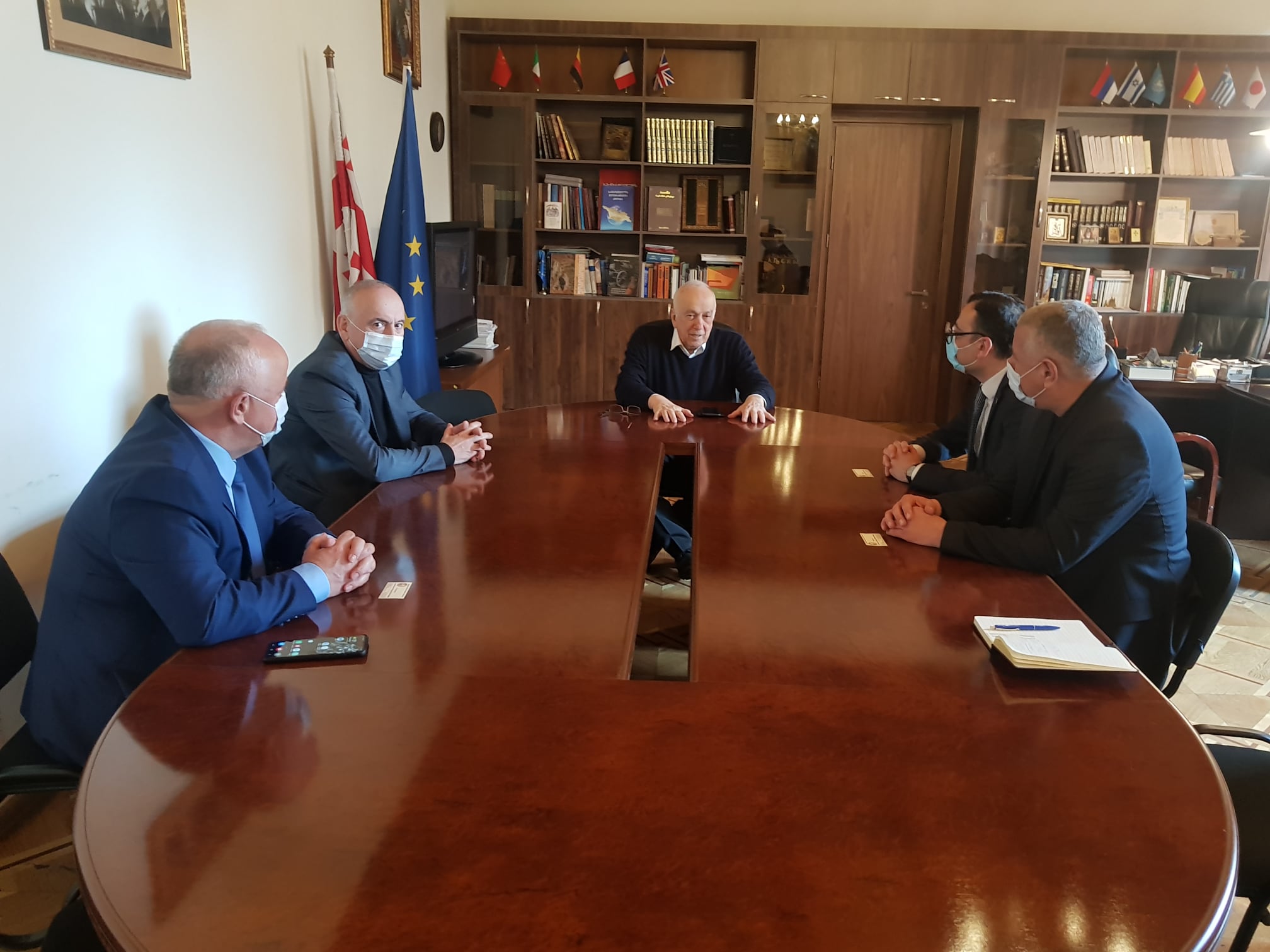 ტიტე აროშიძის შეხვედრა საქართველოს მეცნიერებათა ეროვნული აკადემიის პრეზიდენტს შეხვდა