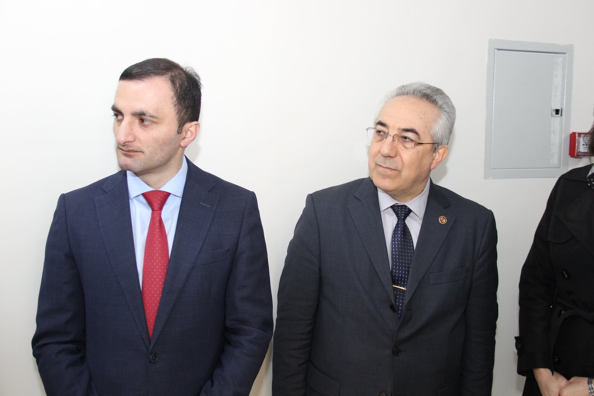 დეპუტატებმა რეაბილიტირებული საავადმყოფო დაათვალიერეს