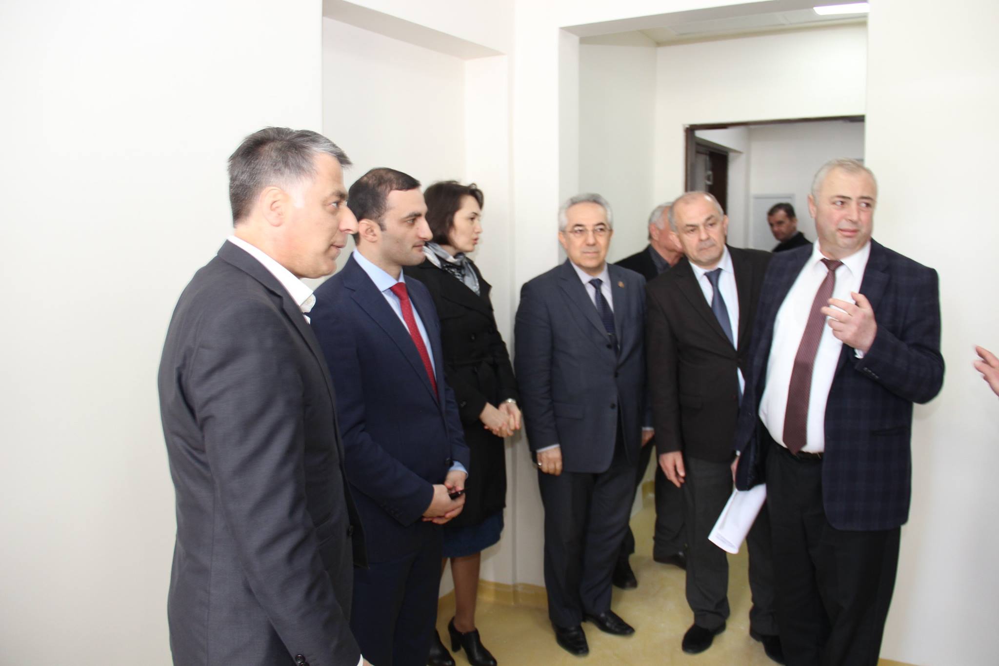 დეპუტატებმა რეაბილიტირებული საავადმყოფო დაათვალიერეს