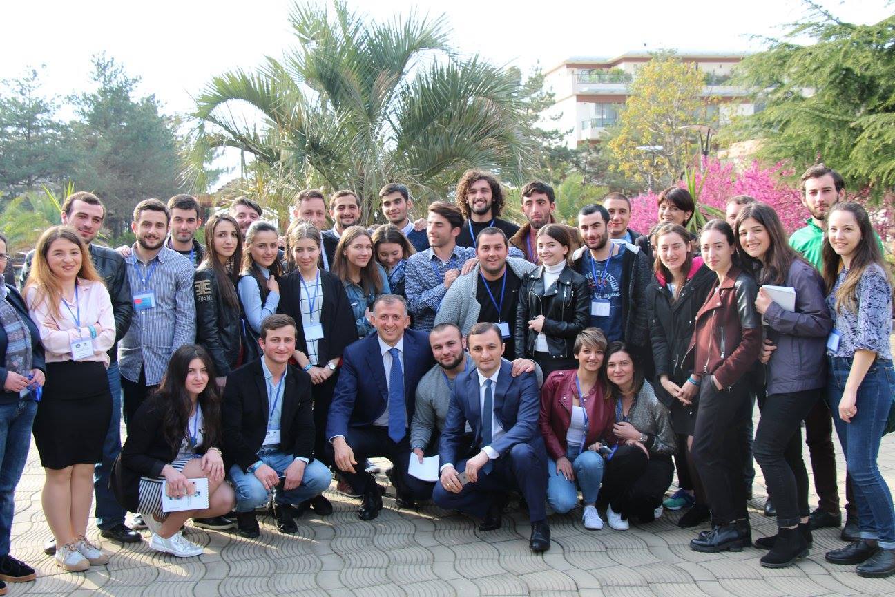 შეხვედრა ახალგაზრდული ფორუმის მონაწილეებთან