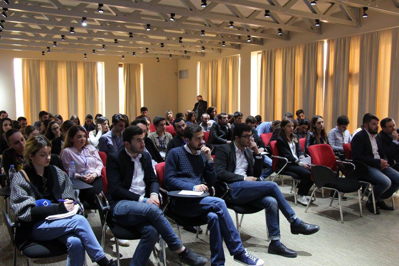 შეხვედრა ახალგაზრდული ფორუმის მონაწილეებთან