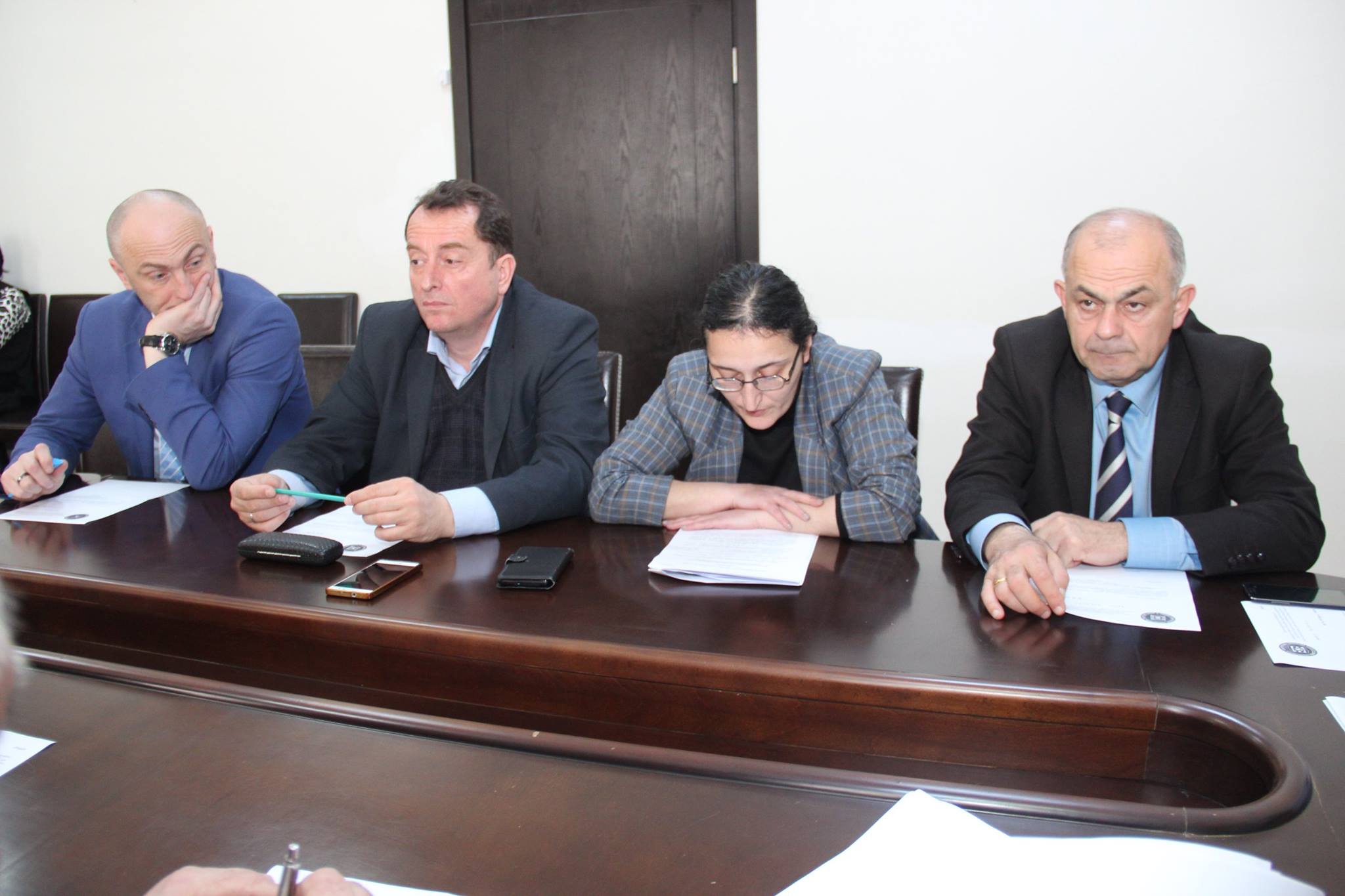 კომისიები საკანონმდებლო პაკეტს მხარს უჭერენ