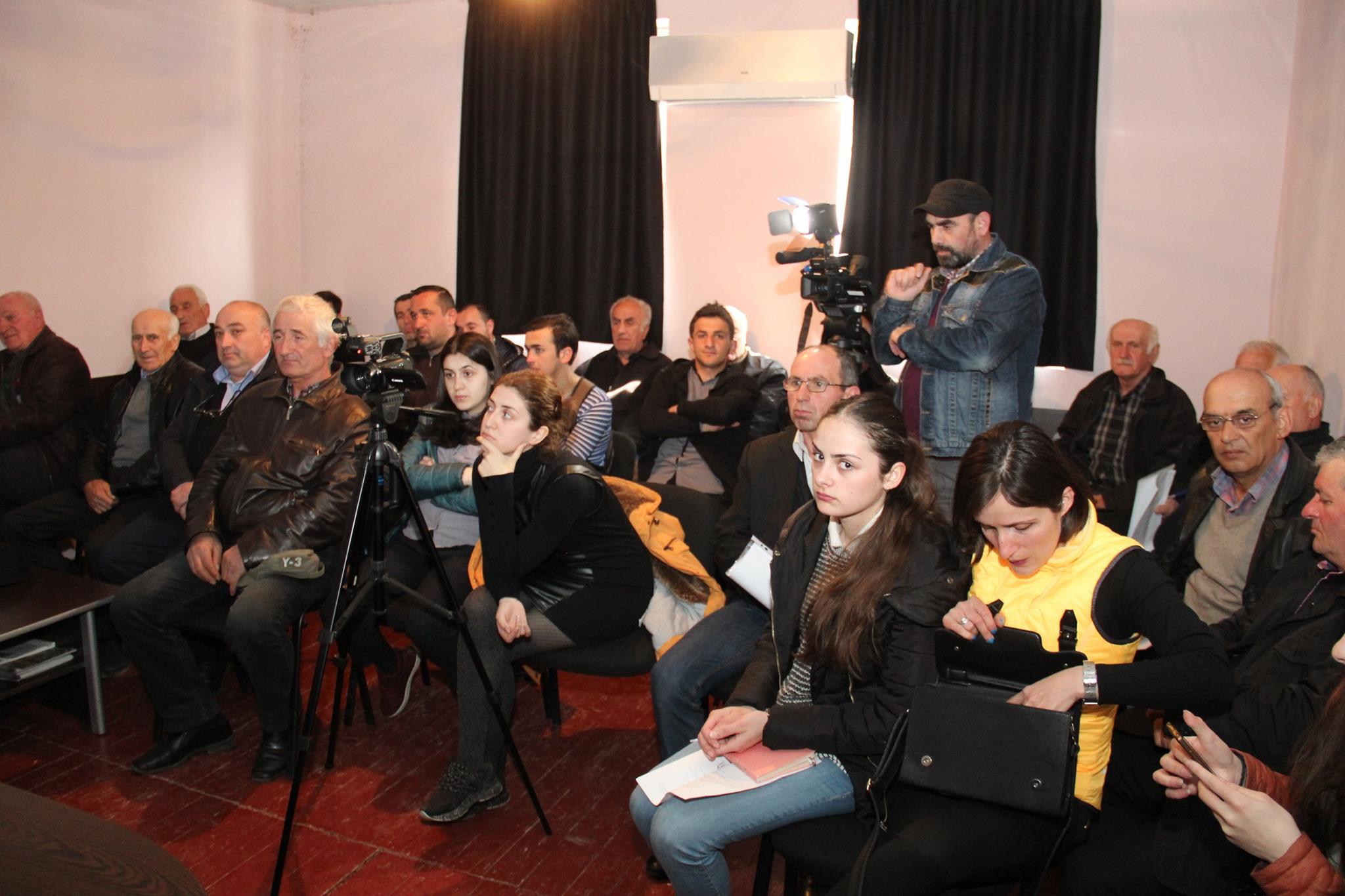 დისკუსია-შეხვედრა ქედის მოსახლეობასთან