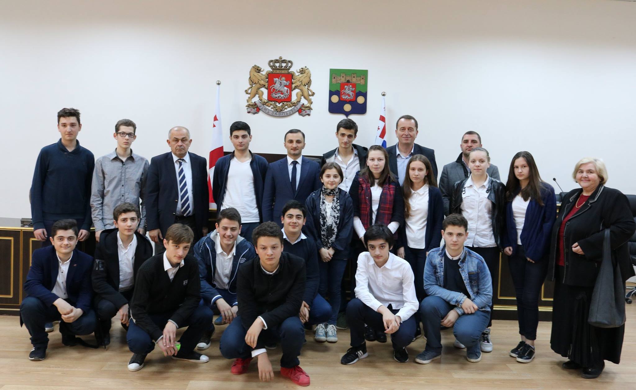     მე-14 საჯარო სკოლის მოსწავლეების შეხვედრა კანონმდებლებთან