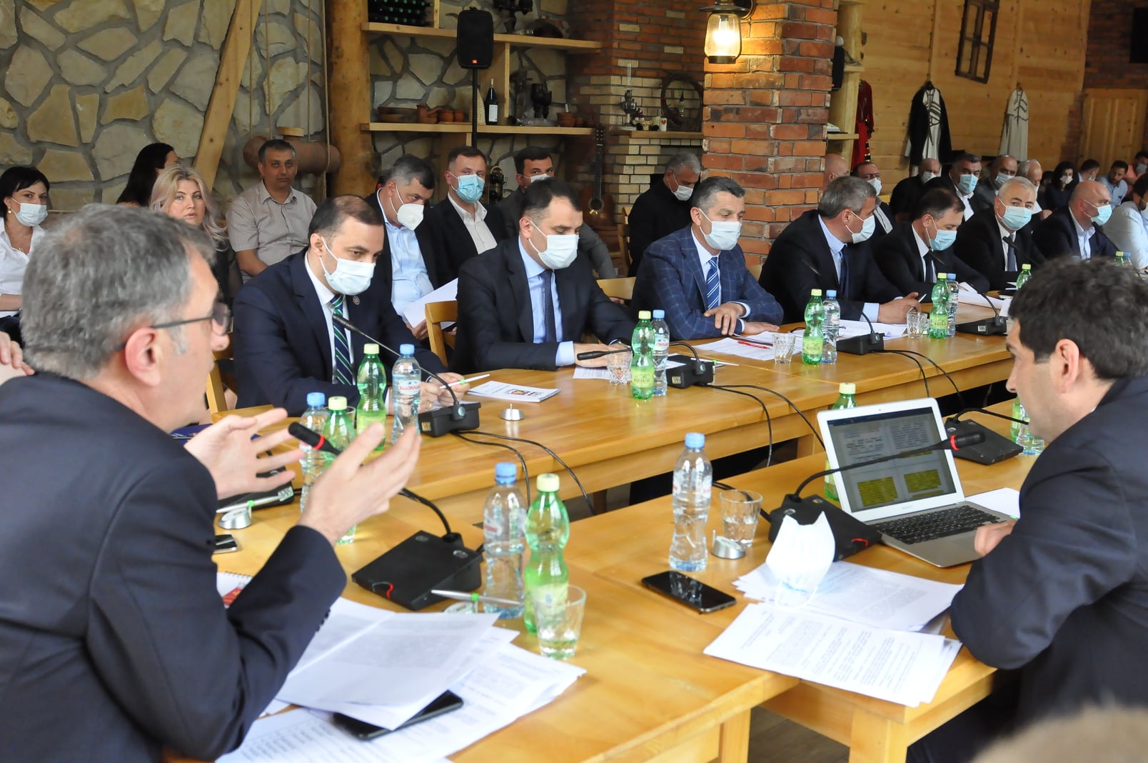 პარლამენტის რეგიონული პოლიტიკისა და თვითმმართველობის კომიტეტის გასვლითი სხდომა ქედაში