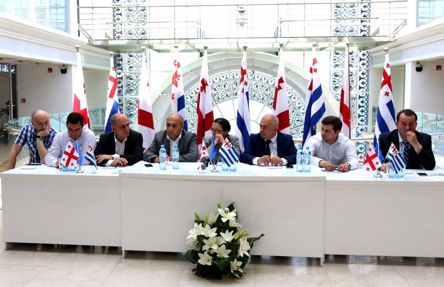 მეოთხე მოწვევის უმაღლესი საბჭო ანგარიშით წარსდგა