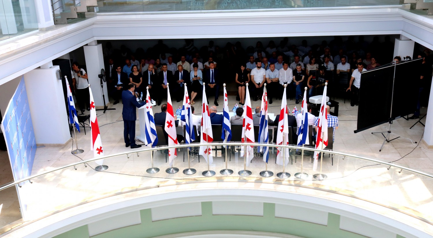 მეოთხე მოწვევის უმაღლესი საბჭო ანგარიშით წარსდგა