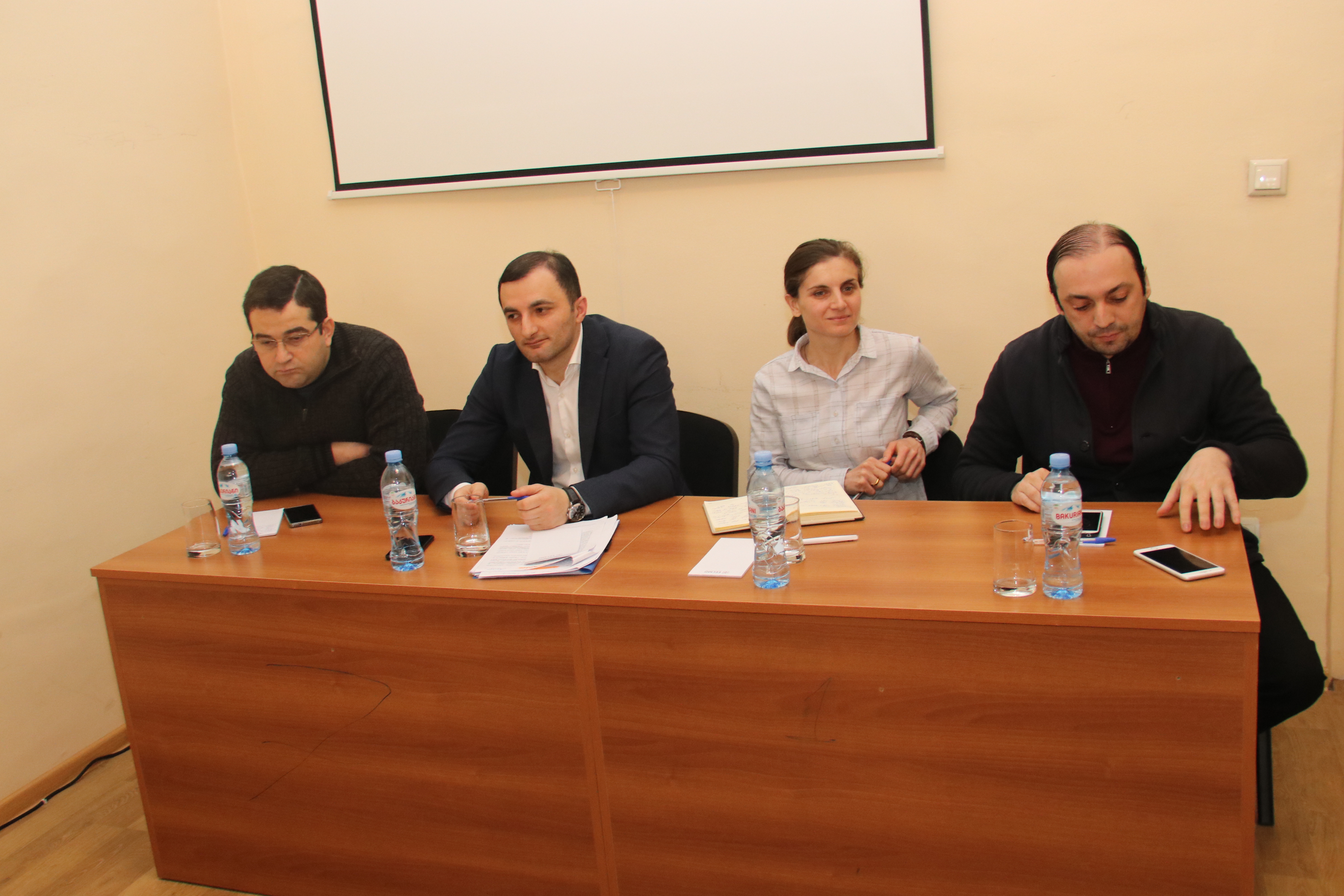 საკონსტიტუციო ცვლილებების განხილვა