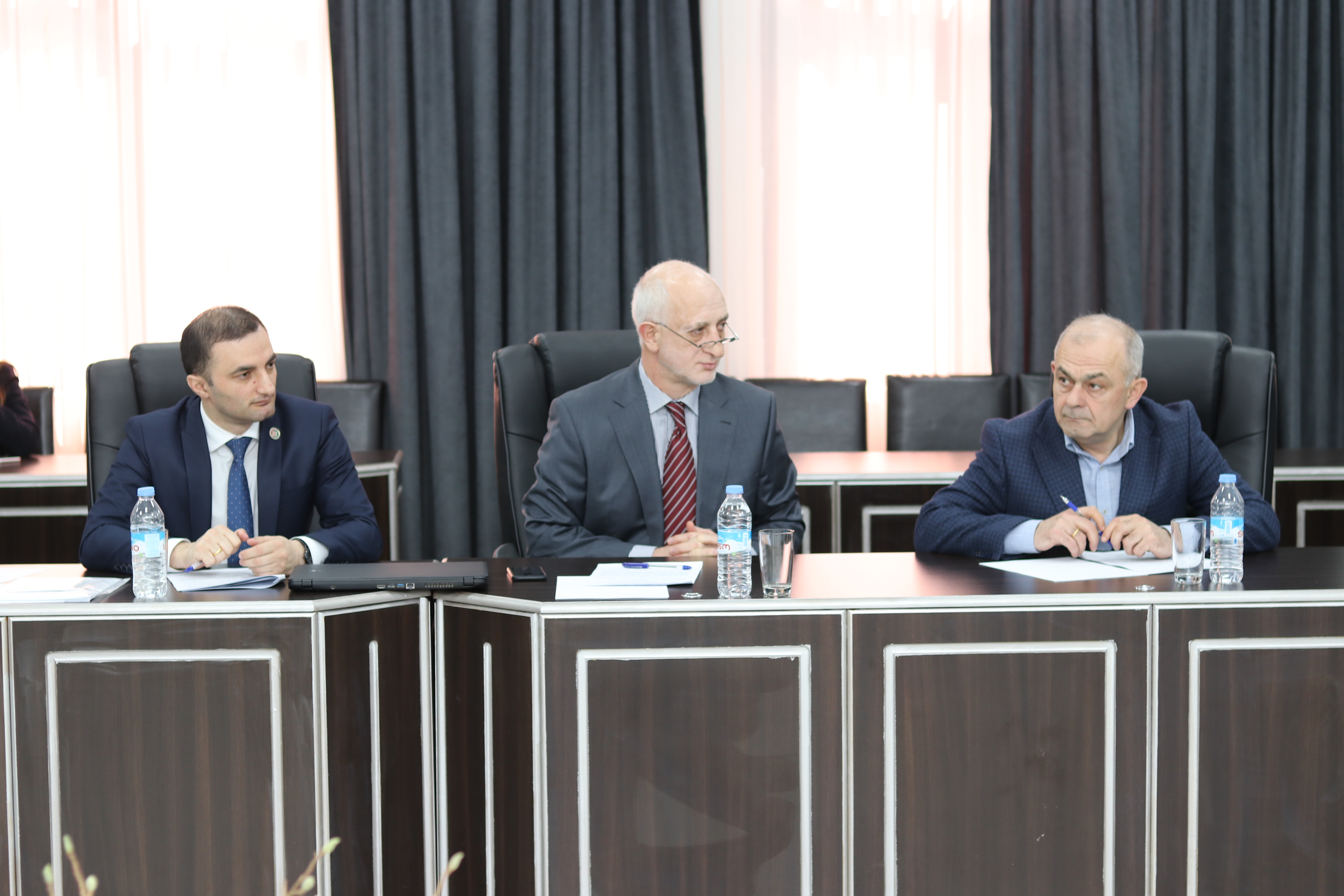 შეხვედრა პარლამენტის წევრებთან