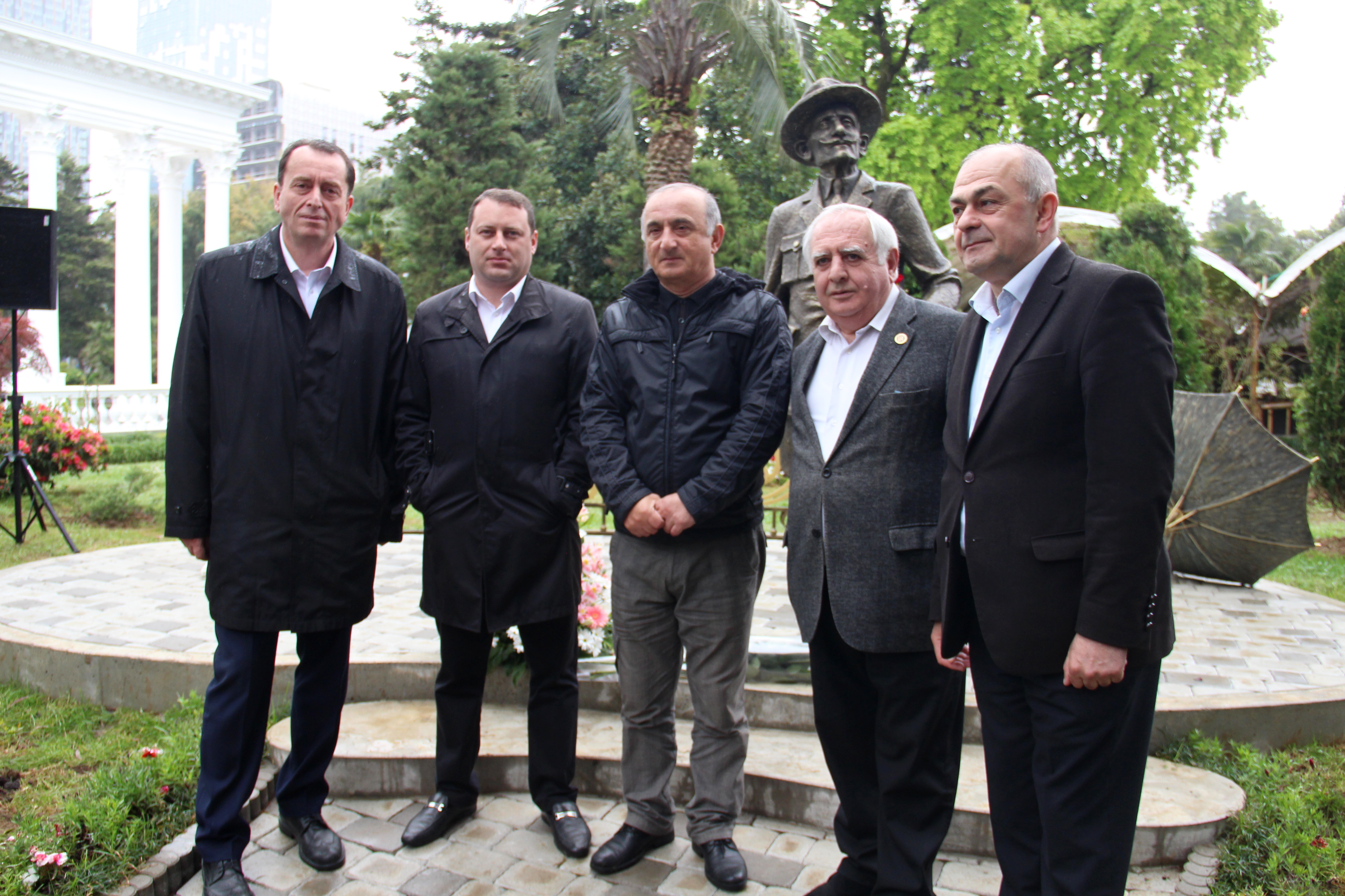 ზღვისპირა პარკში იასონ გორდეზიანის ძეგლი &nbsp;დაიდგა