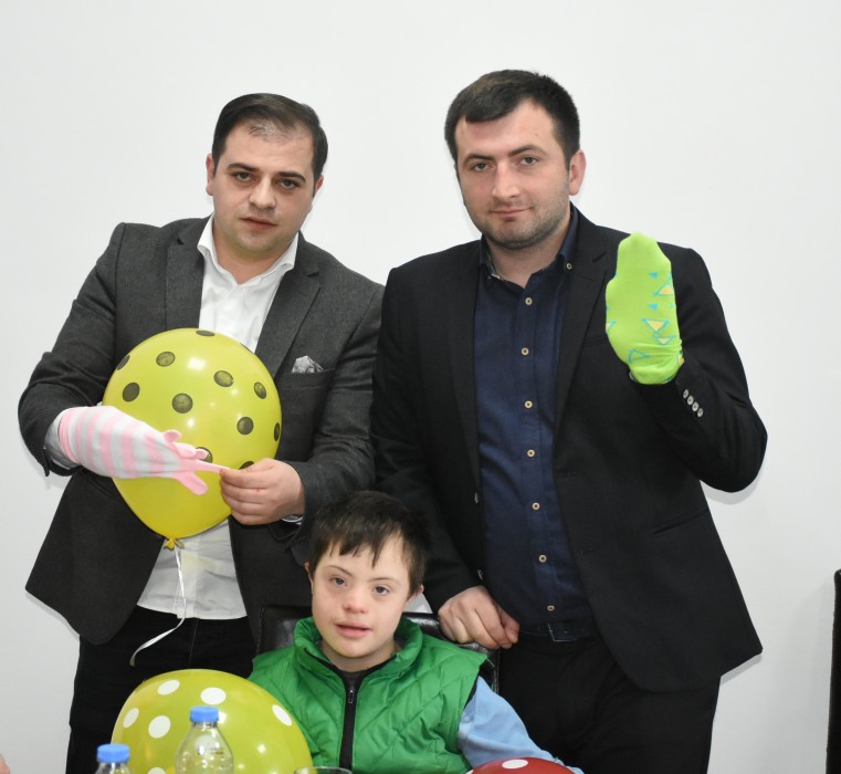 „არავინ დატოვო შენს მიღმა“