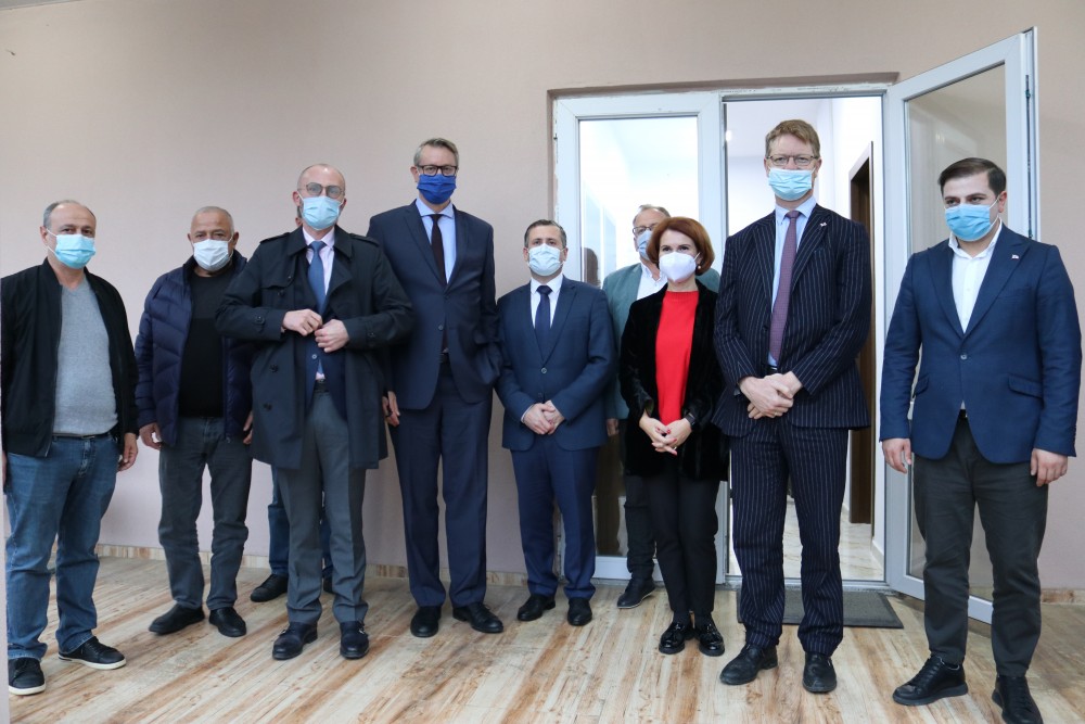 ცოტნე ანანიძე, კარლ ჰარცელთან ერთად,  ''ოუფენ ნეტის'' (Open Net)  წარმომადგენლებისა და ევროპის საინვესტიციო ბანკის (EIB) მონაწილეობით დაგეგმილ სამუშაო შეხვედრას დაესწრო