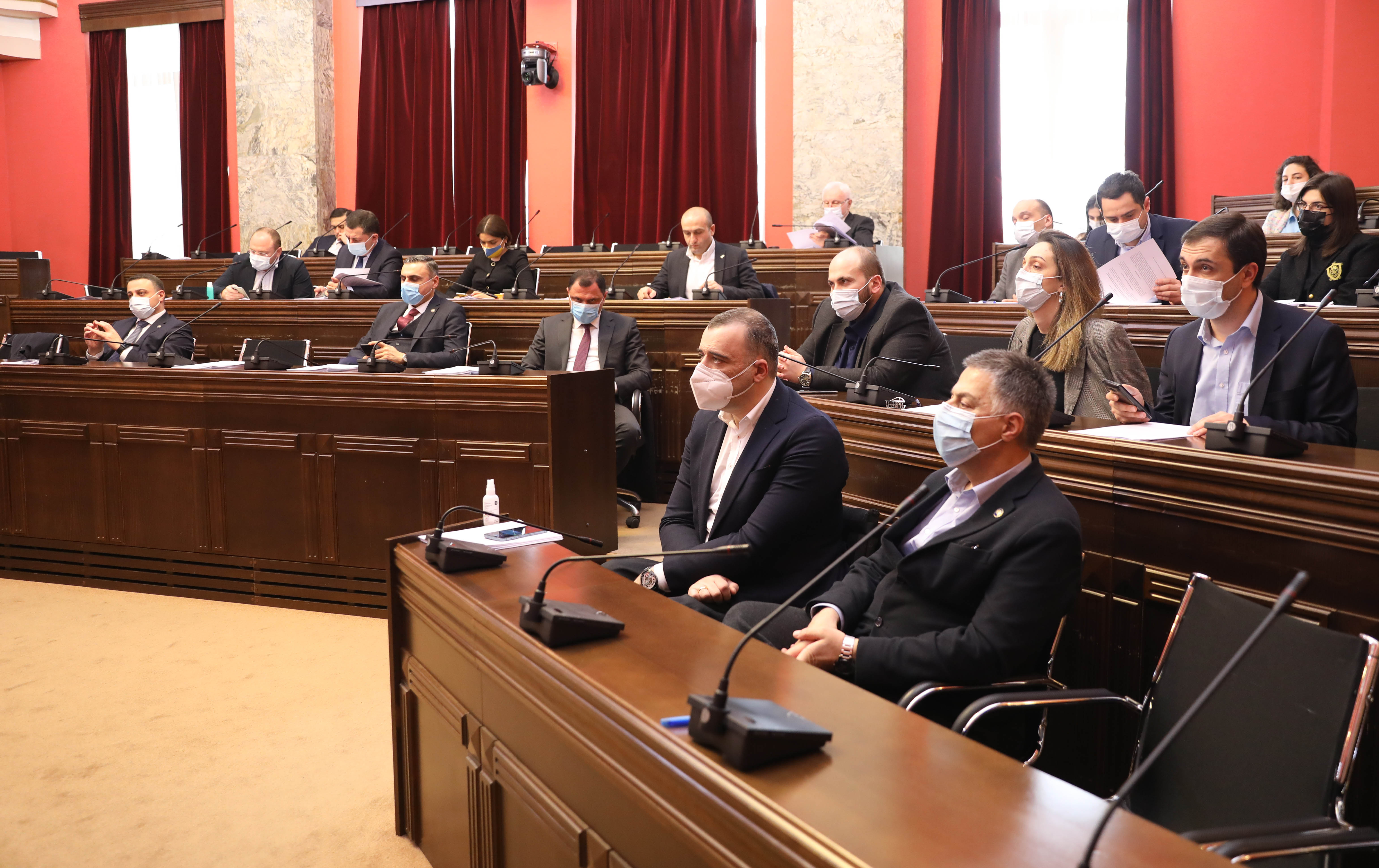 დავით გაბაიძის მიერ წარდგენილ საკანონმდებლო ინიციატივას პარლამენტის იურიდიულ საკითხთა კომიტეტმა მხარი დაუჭირა