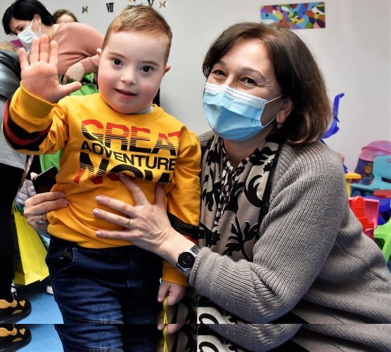 უმაღლესი საბჭოს წევრებმა დაუნის სინდრომის მსოფლიო დღე სარეაბილიტაციო ცენტრის ბენეფიციარებს მიულოცეს