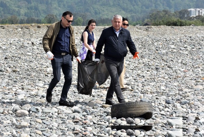 დასუფთავების აქცია გონიოში გარემოს დაცვის მსოფლიო დღეს 
