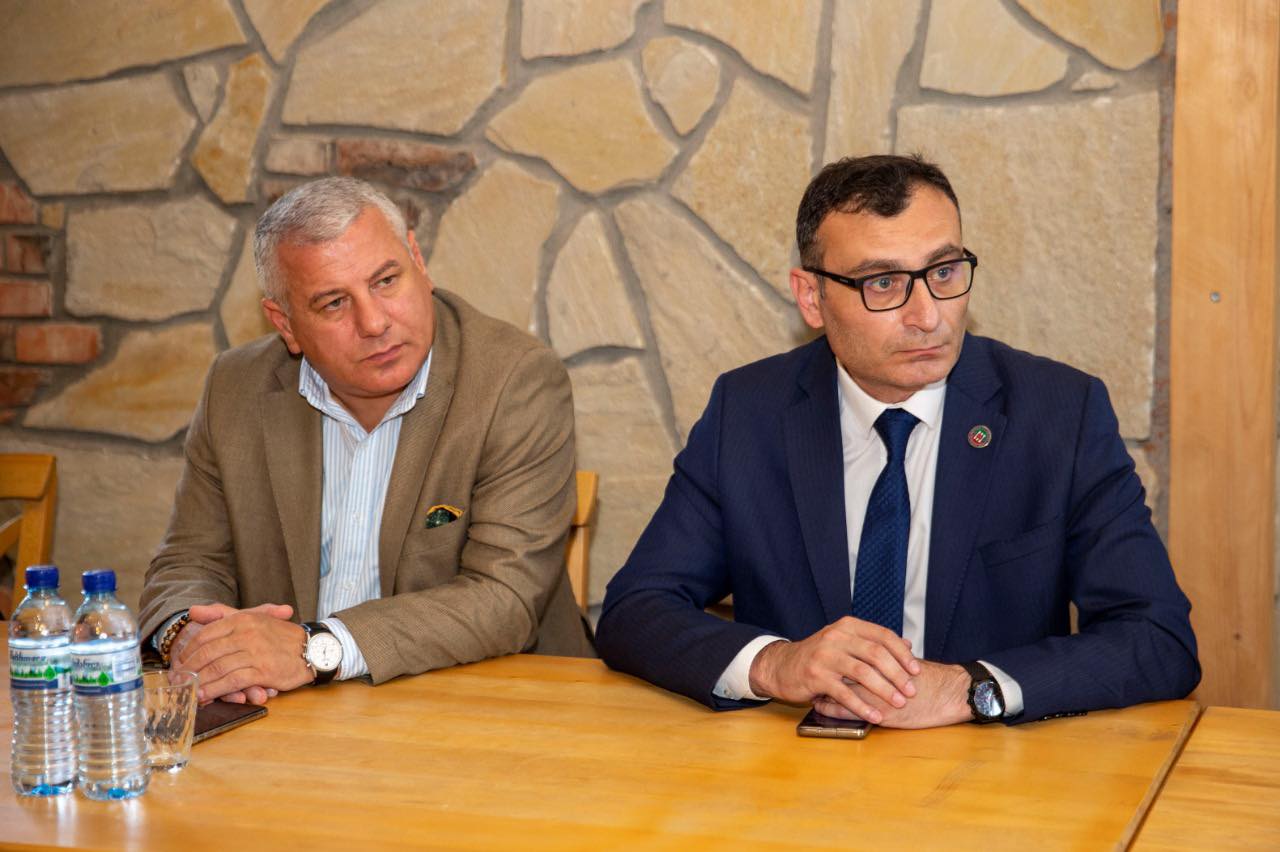 ტიტე აროშიძე და ფრიდონ ფუტკარაძე, ქედის მუნიციპალიტეტში, საქართველოს პარლამენტის აგრარულ საკითხთა კომიტეტის გასვლით სხდომას დაესწრნენ