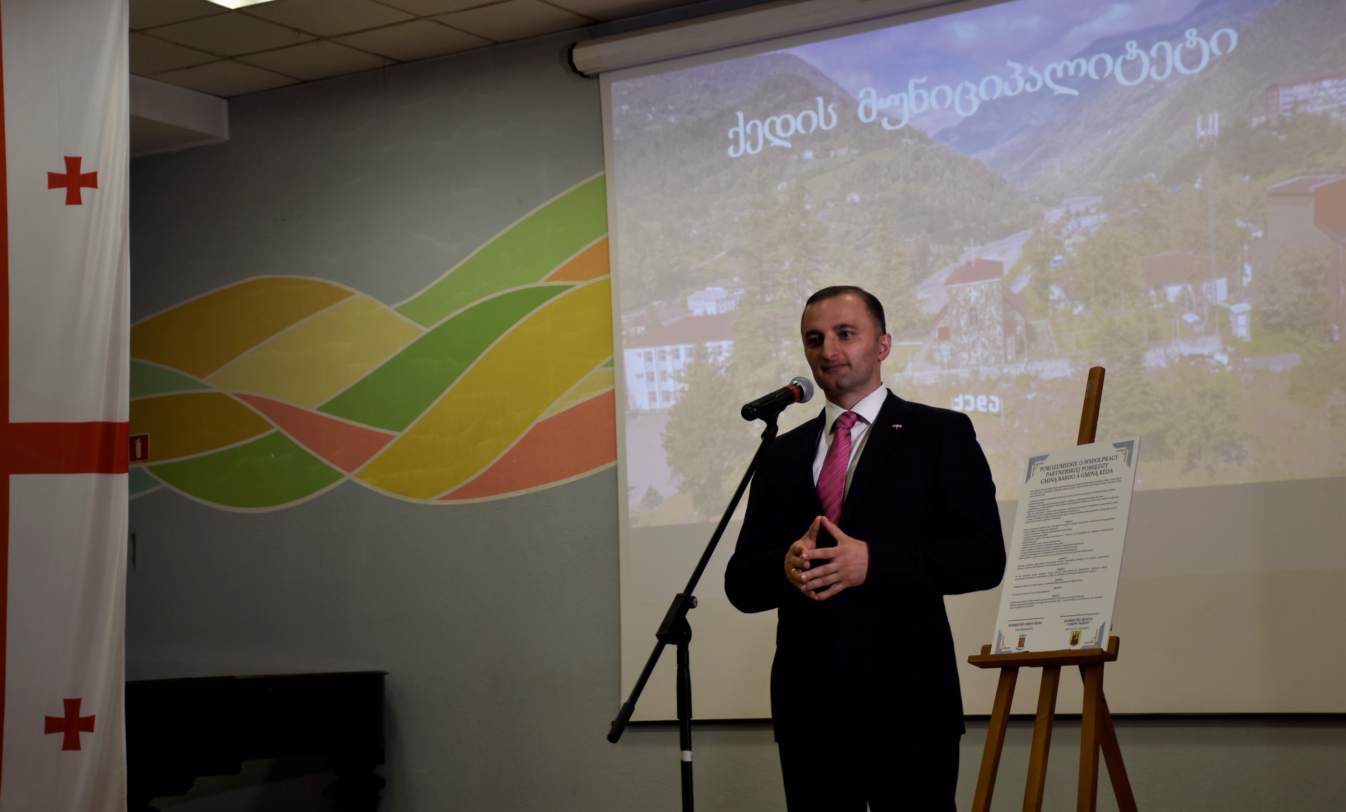 აჭარის დელეგაციის პოლონეთში ვიზიტის ფარგლებში ქედის მუნიციპალიტეტსა და  ქალაქ ბარდოს კომუნას შორის პარტნიორული თანამშრომლობის შესახებ შეთანხმება გაფორმდა