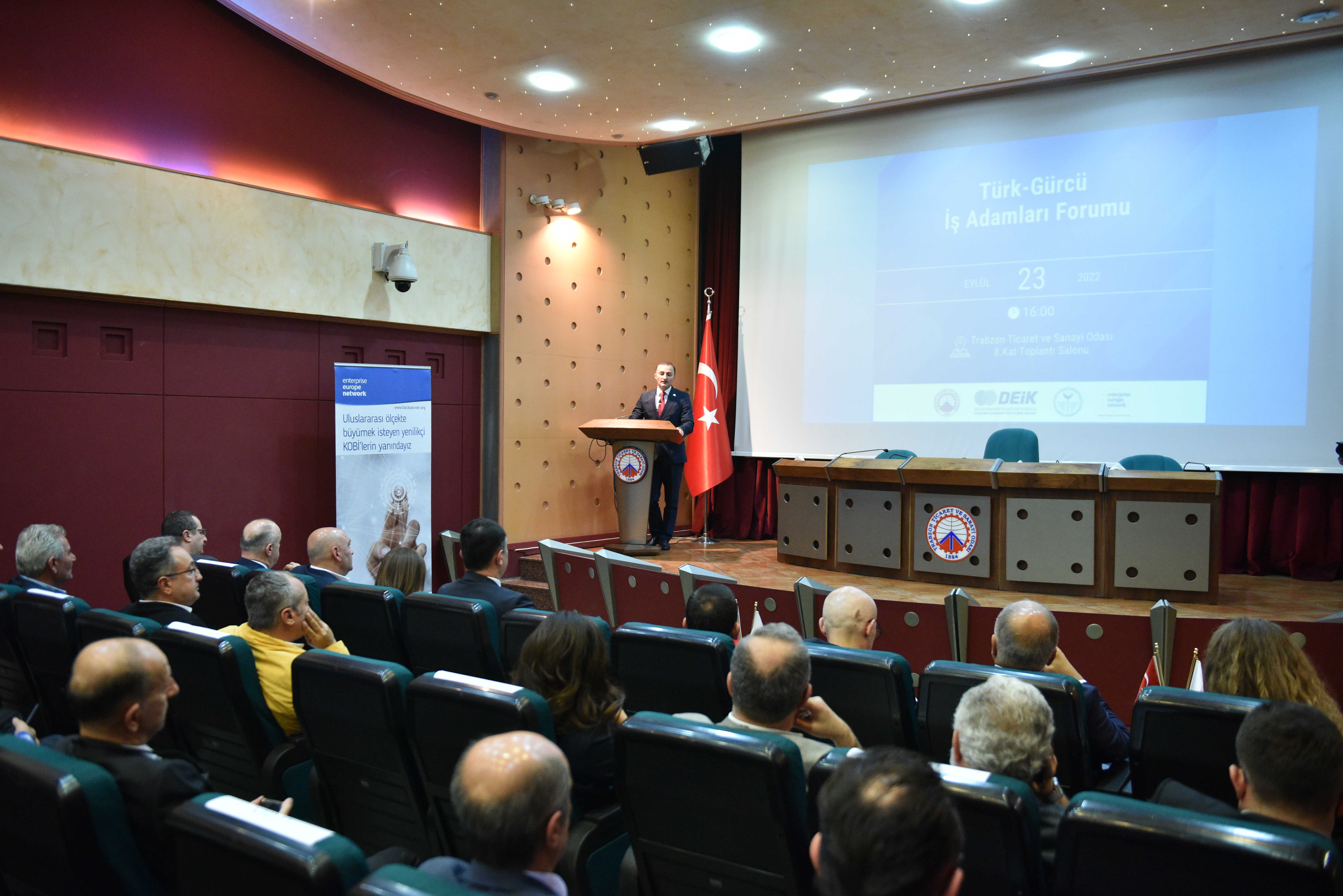 აჭარის უმაღლესი საბჭოს თავმჯდომარე დავით გაბაიძე ქალაქ ტრაპიზონში ბიზნესფორუმის გახსნას დაესწრო