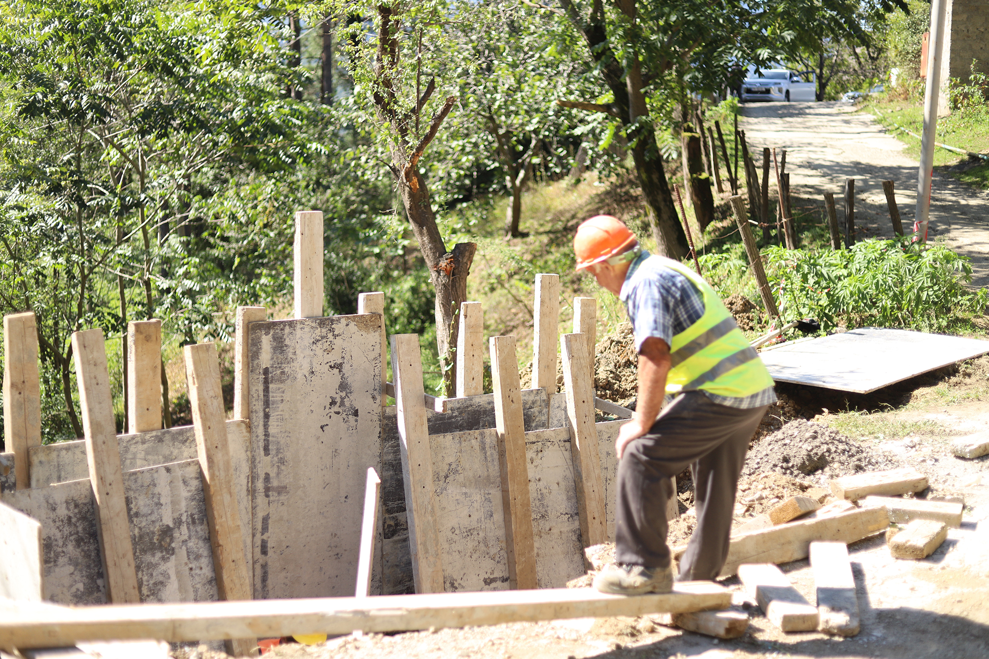 სოფელ ერგეში ადგილობრივი მნიშვნელობის საავტომობილო გზის სარეაბილიტაციო სამუშაოები მიმდინარეობს